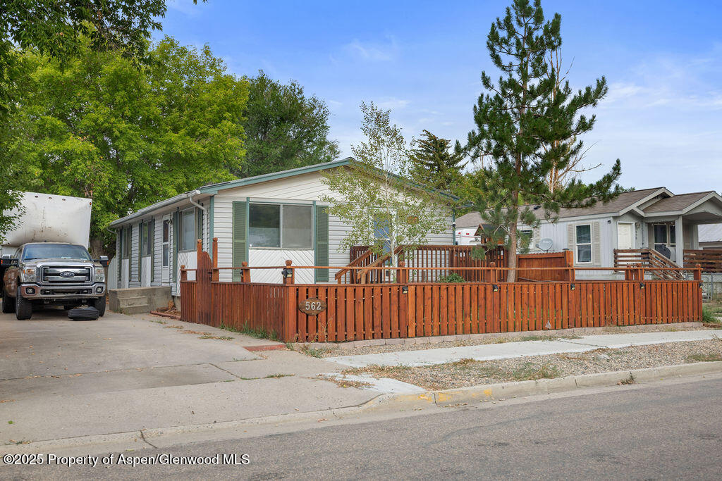 562 Rose Street — photo