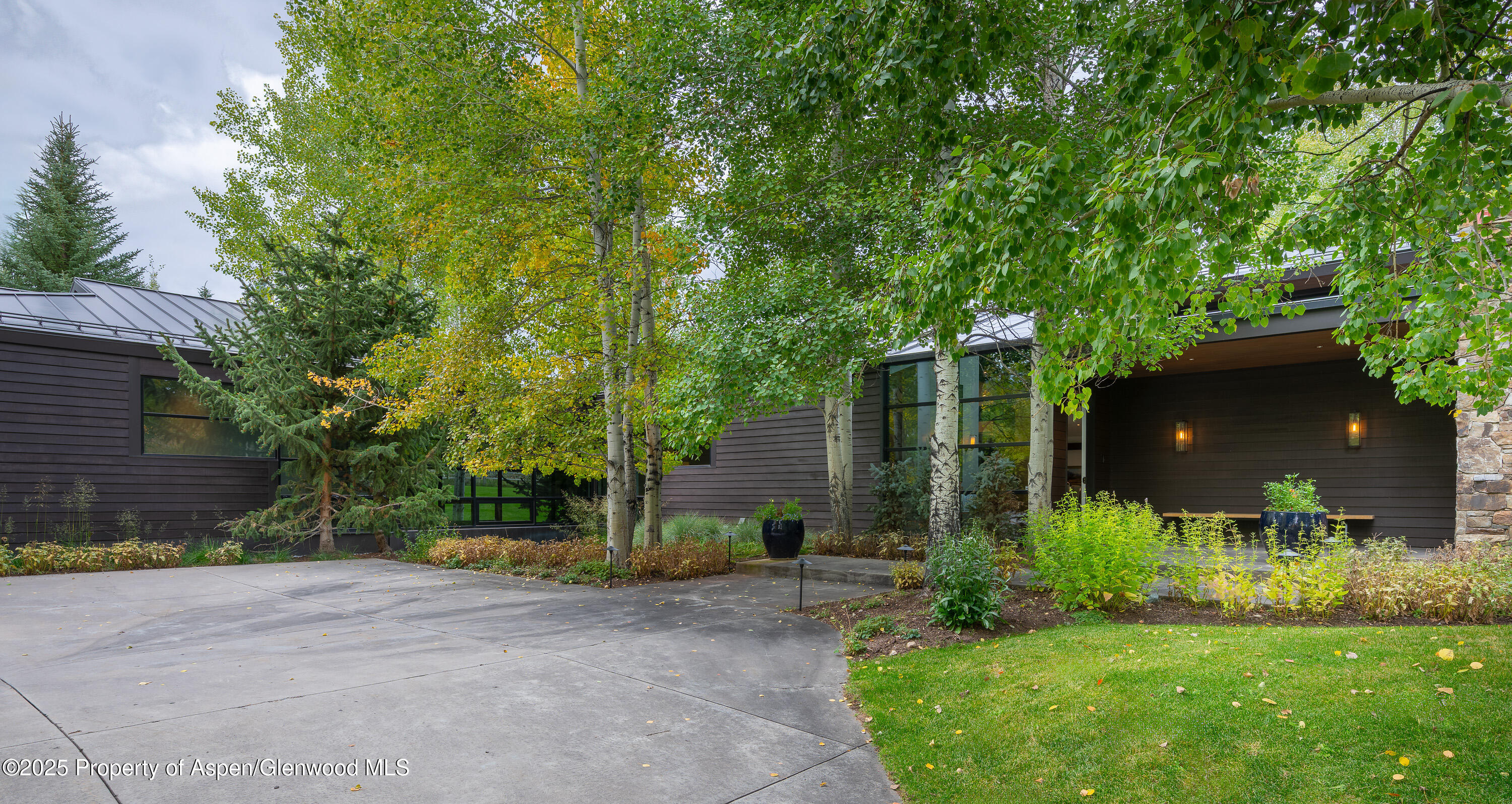 28 Maroon Drive — photo