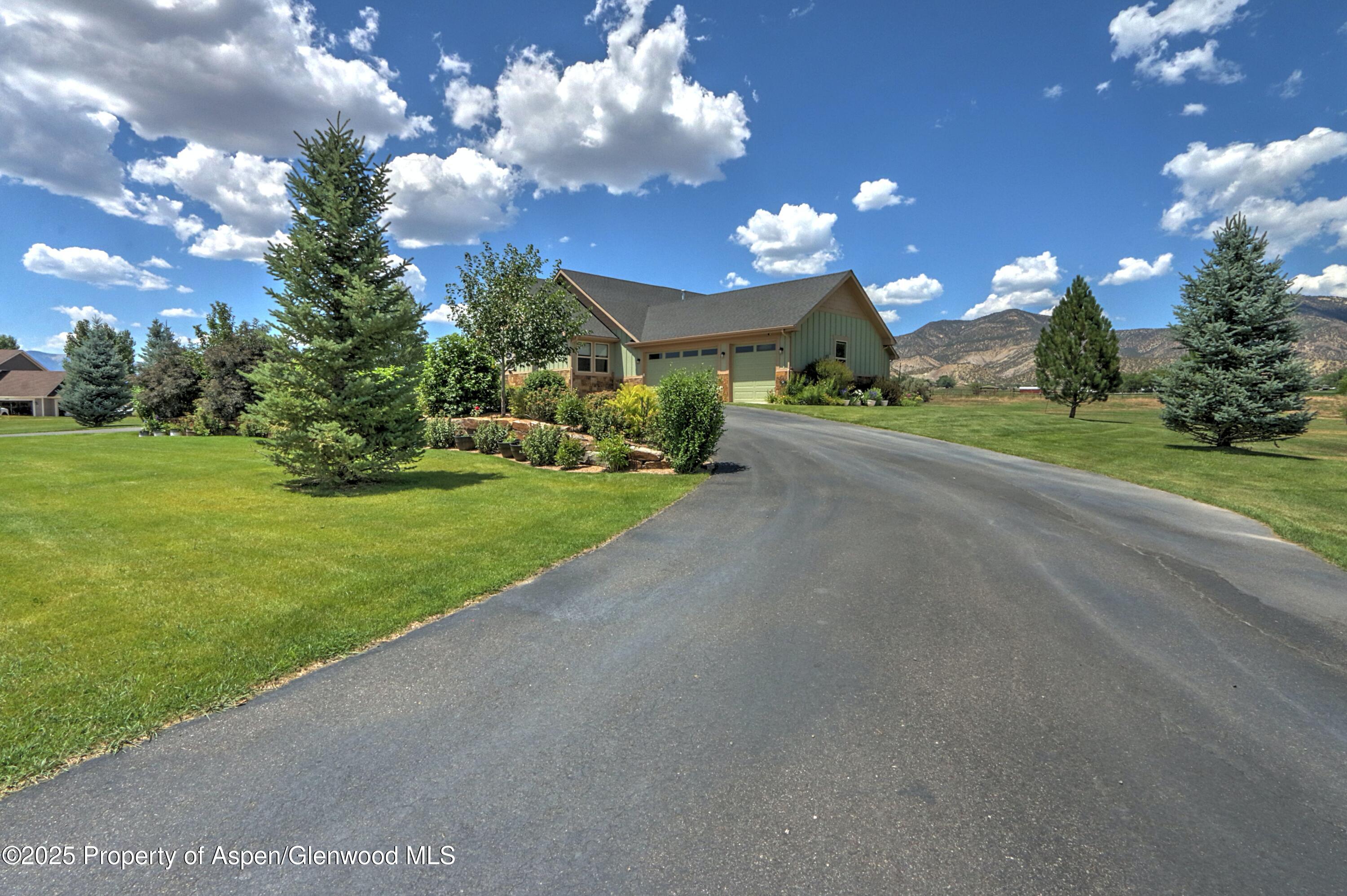 369 N Meadow Drive — photo