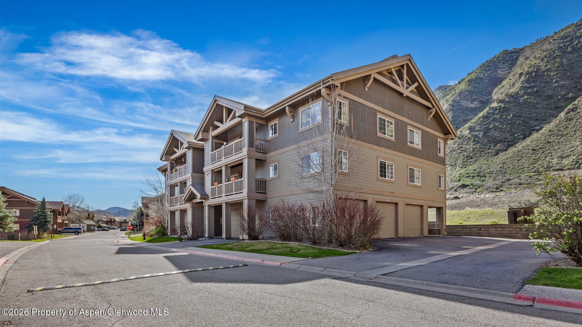 488 River View Drive 407 — photo