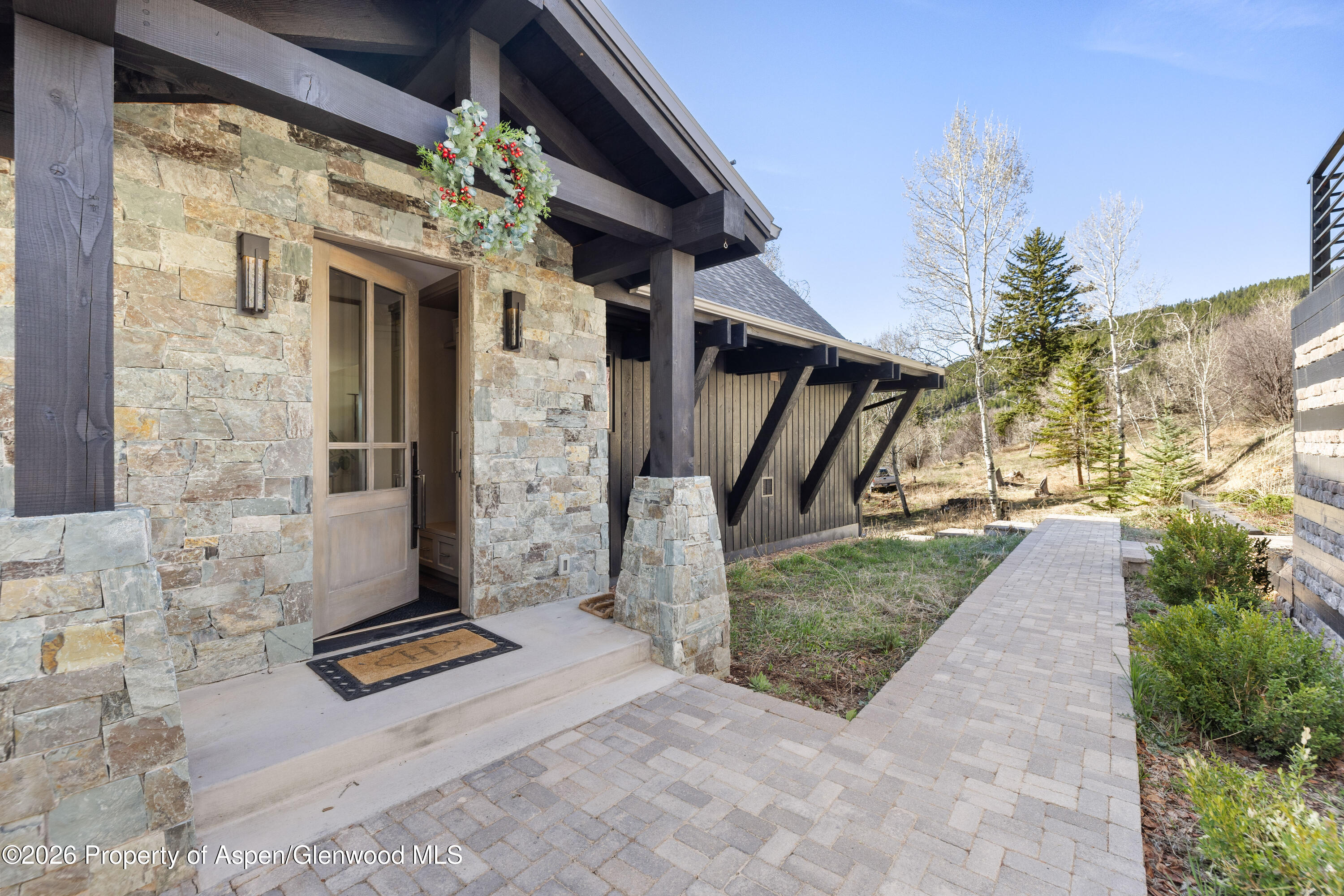 1340 Mclaughlin Lane — photo