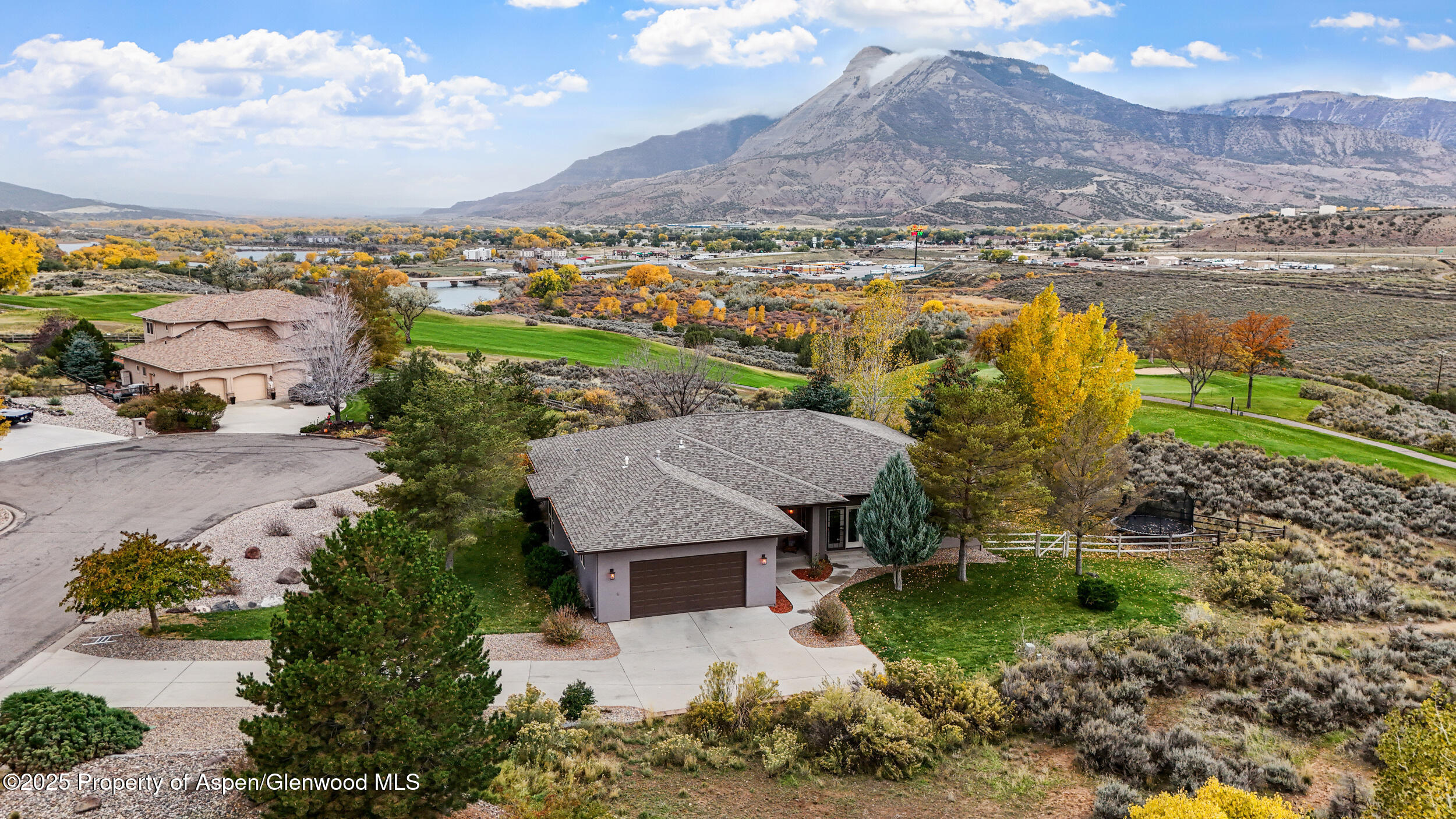 19 Meadow Creek Drive — photo