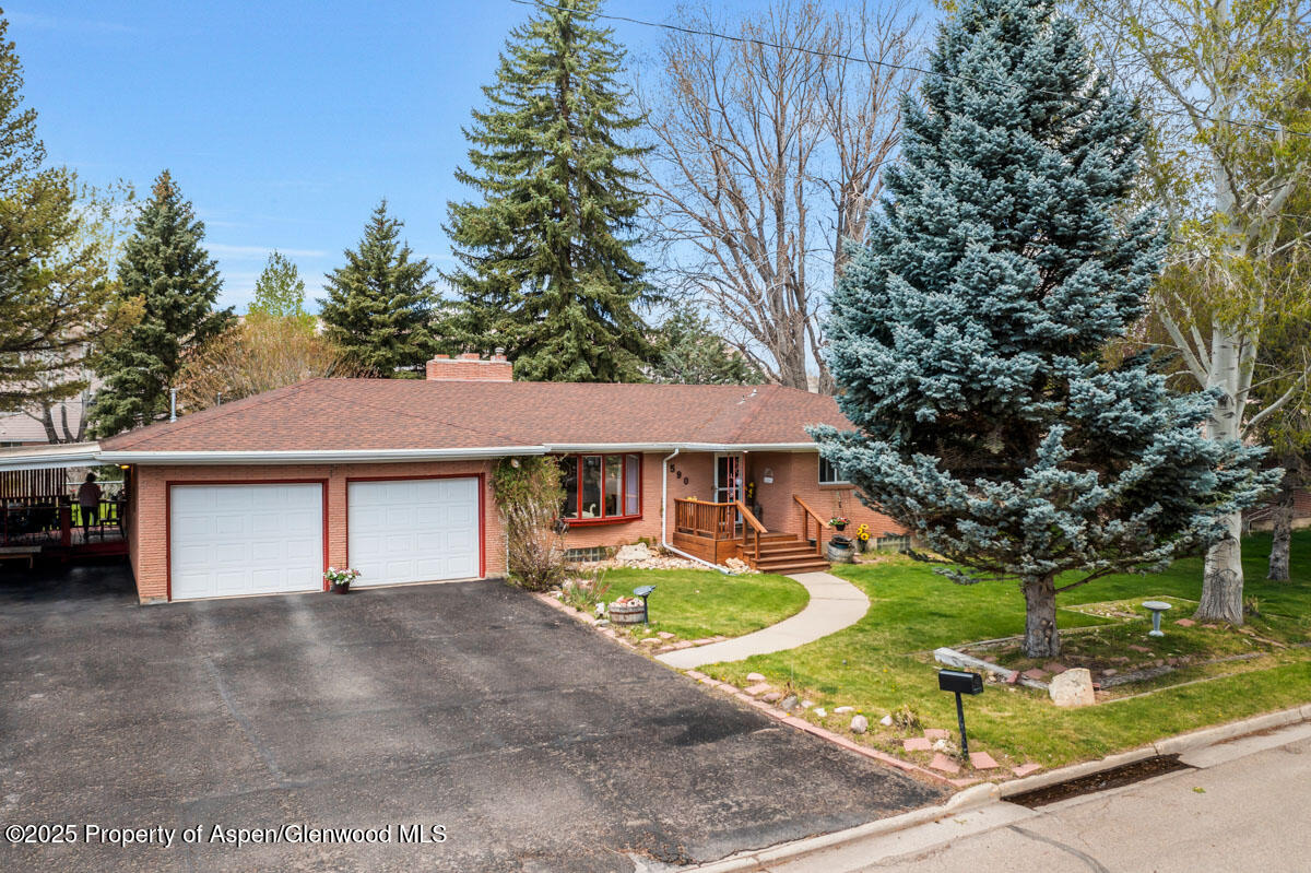 590 Steele Street — photo