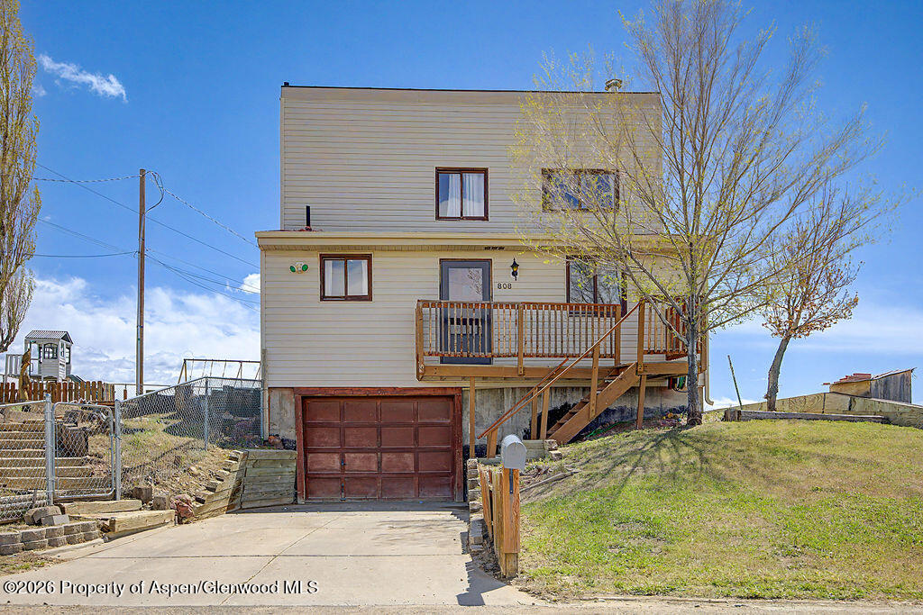 808 Fairway Boulevard — photo