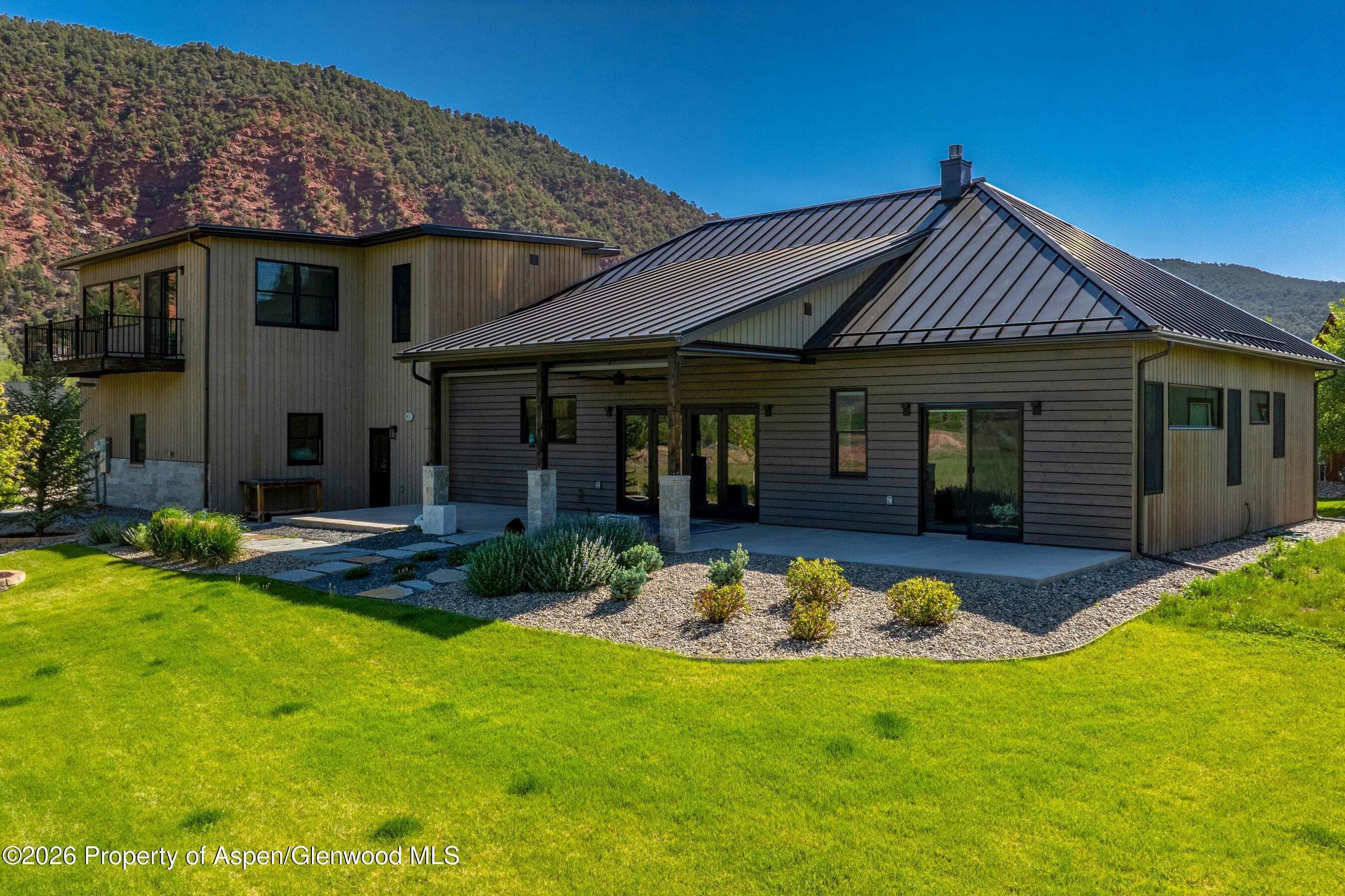 1817 River Bend Way — photo