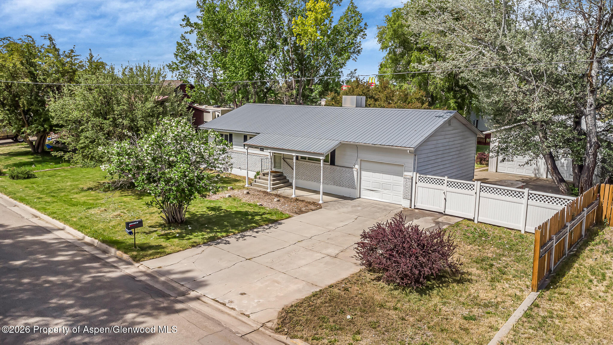 558 Steele Street — photo