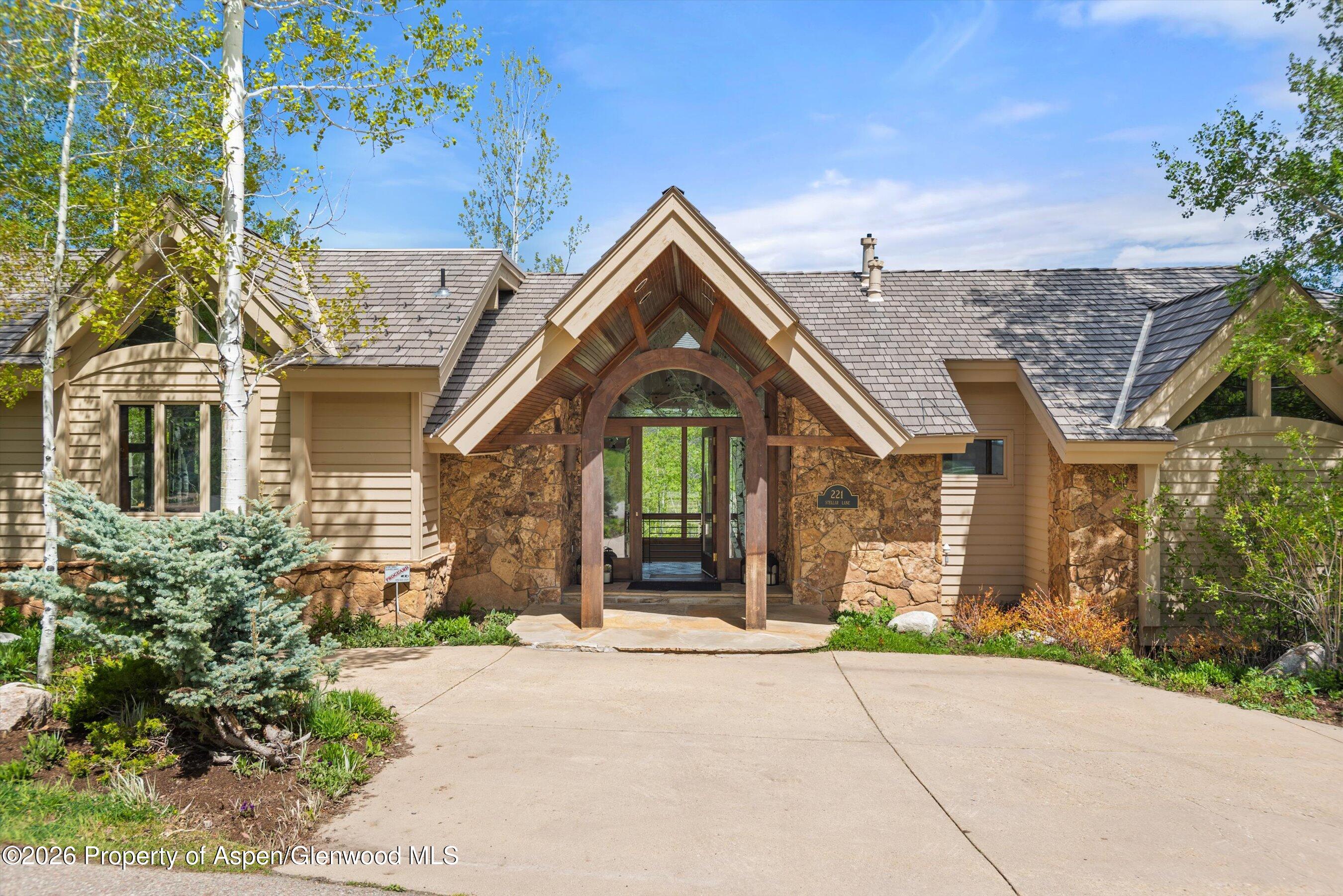221 Stellar Lane — photo