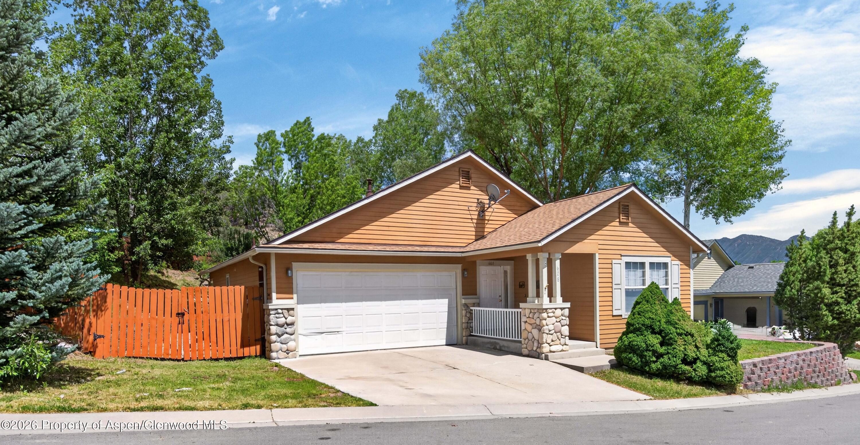 608 Lariat Loop — photo