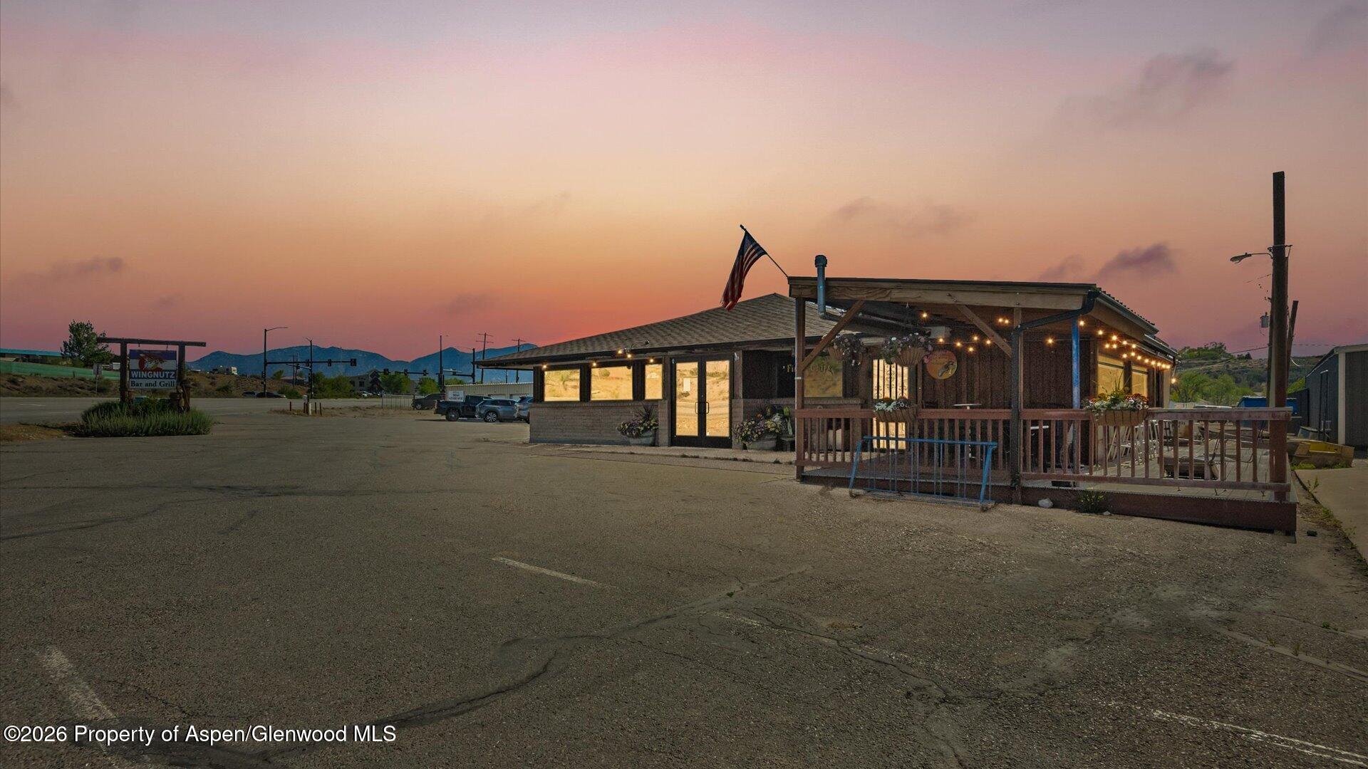 Tbd Wingnutz Bar & Grill — photo