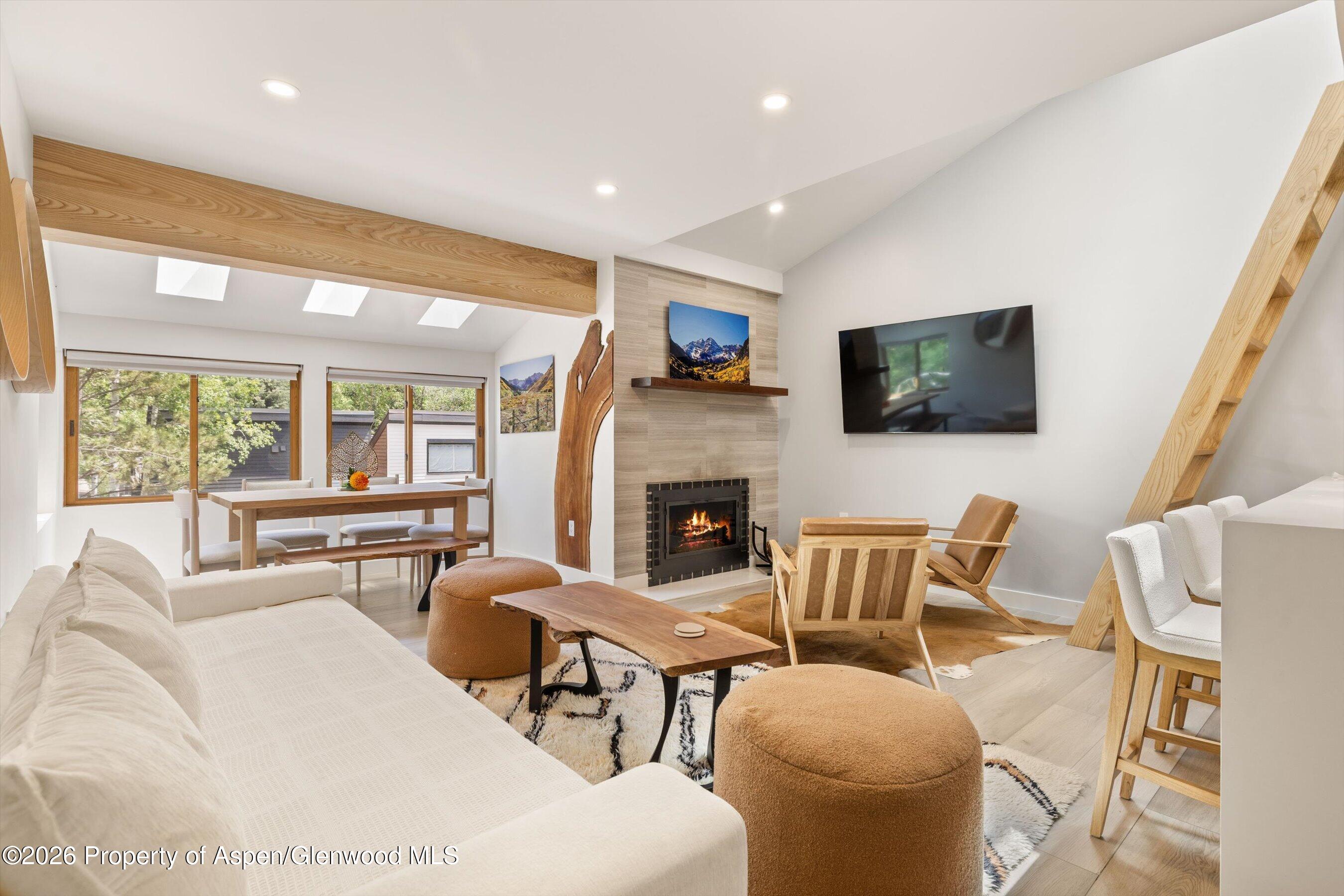 910 W Hallam Street 9 — photo