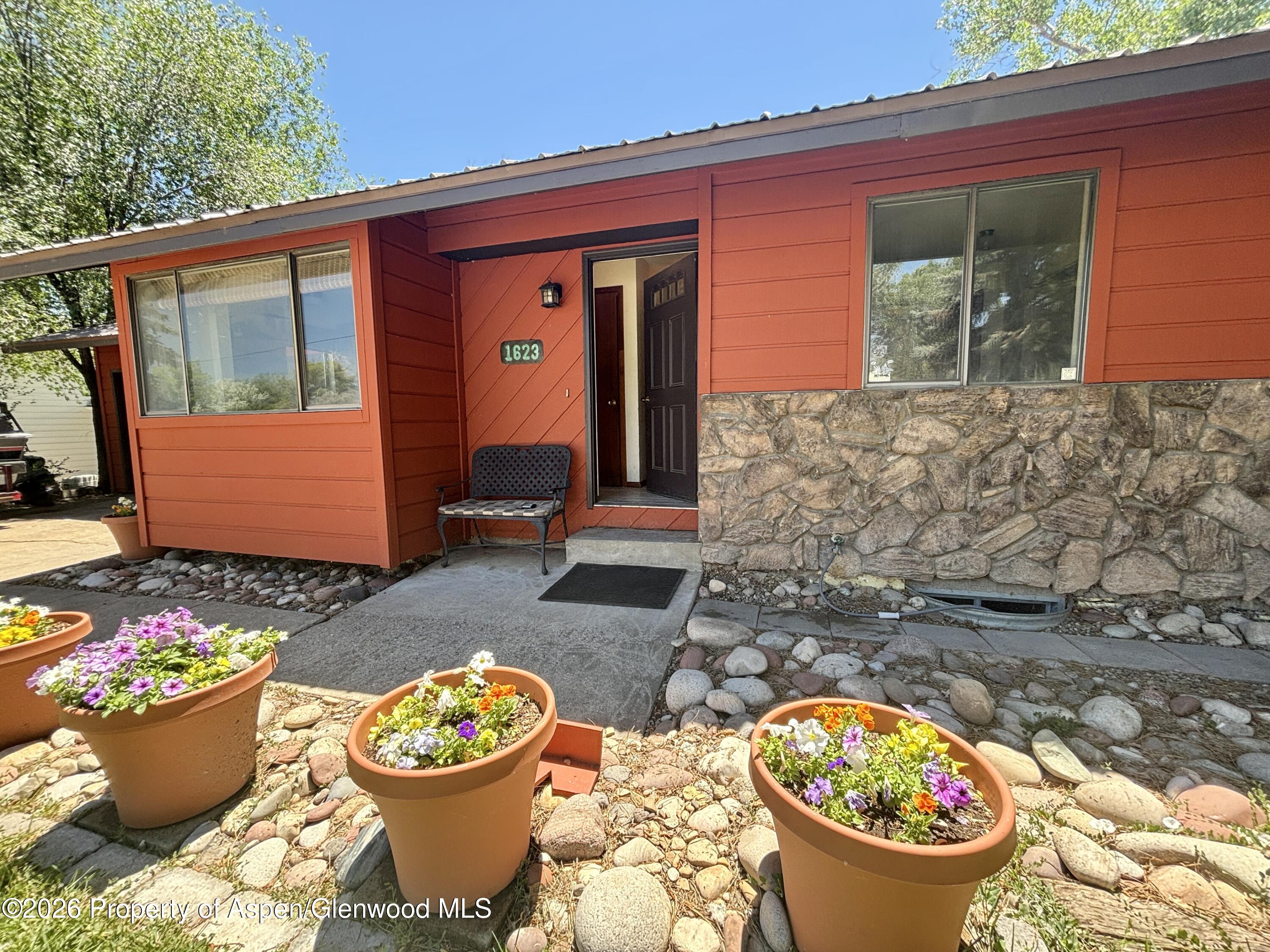 1623 W 7th Street — photo