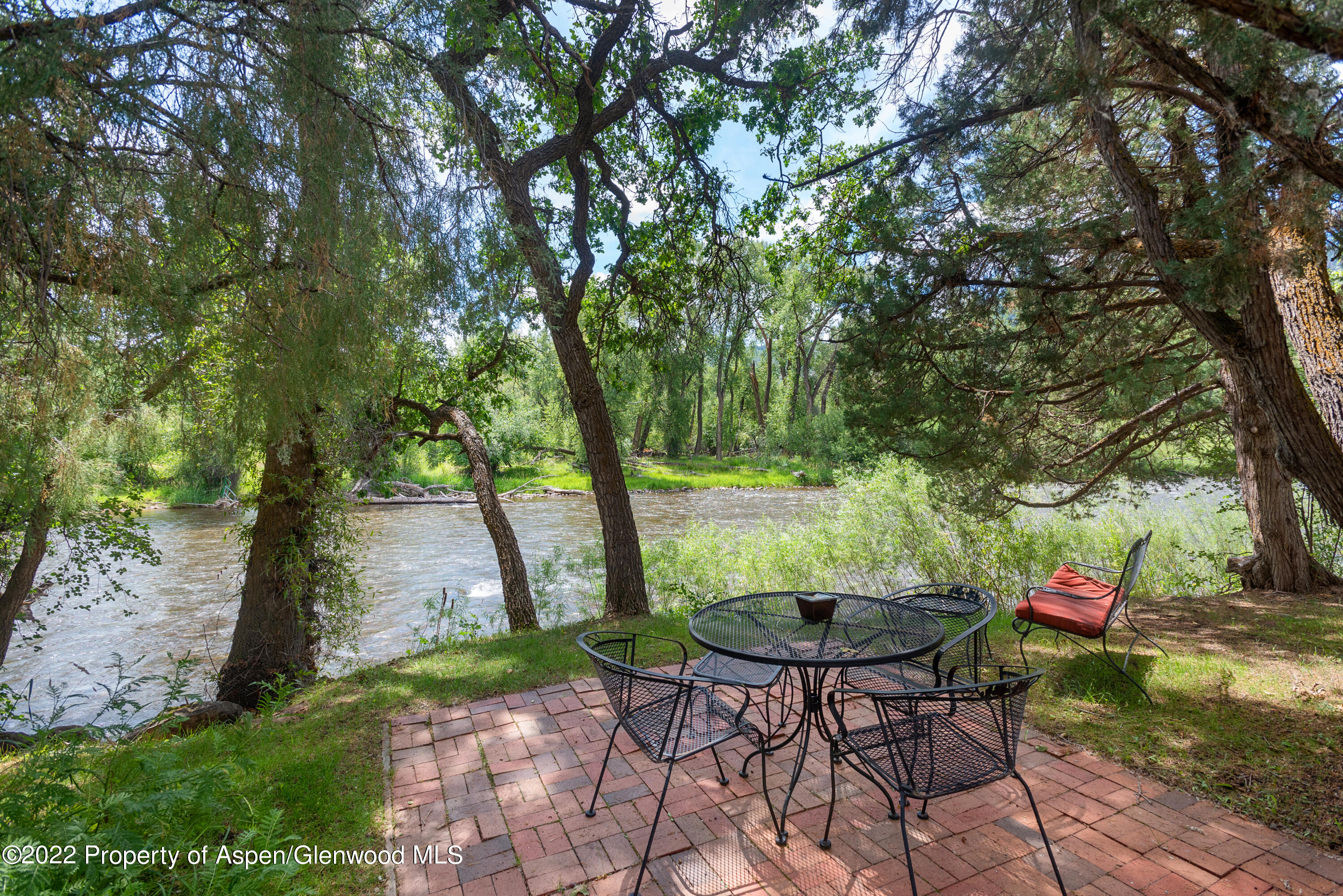 180 River Oaks Lane — photo
