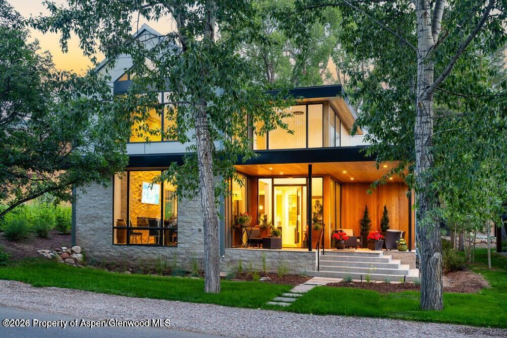 813 W Smuggler Street — photo
