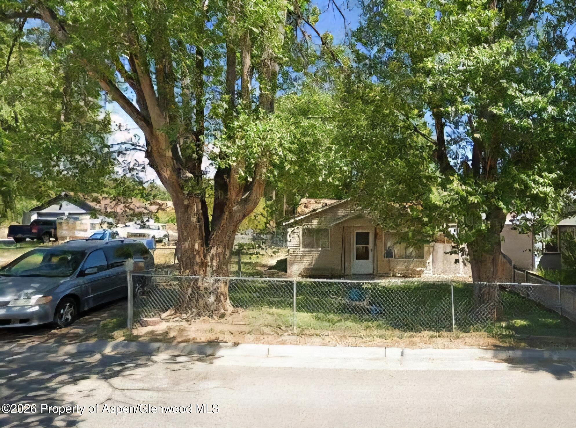 910 Park Avenue — photo
