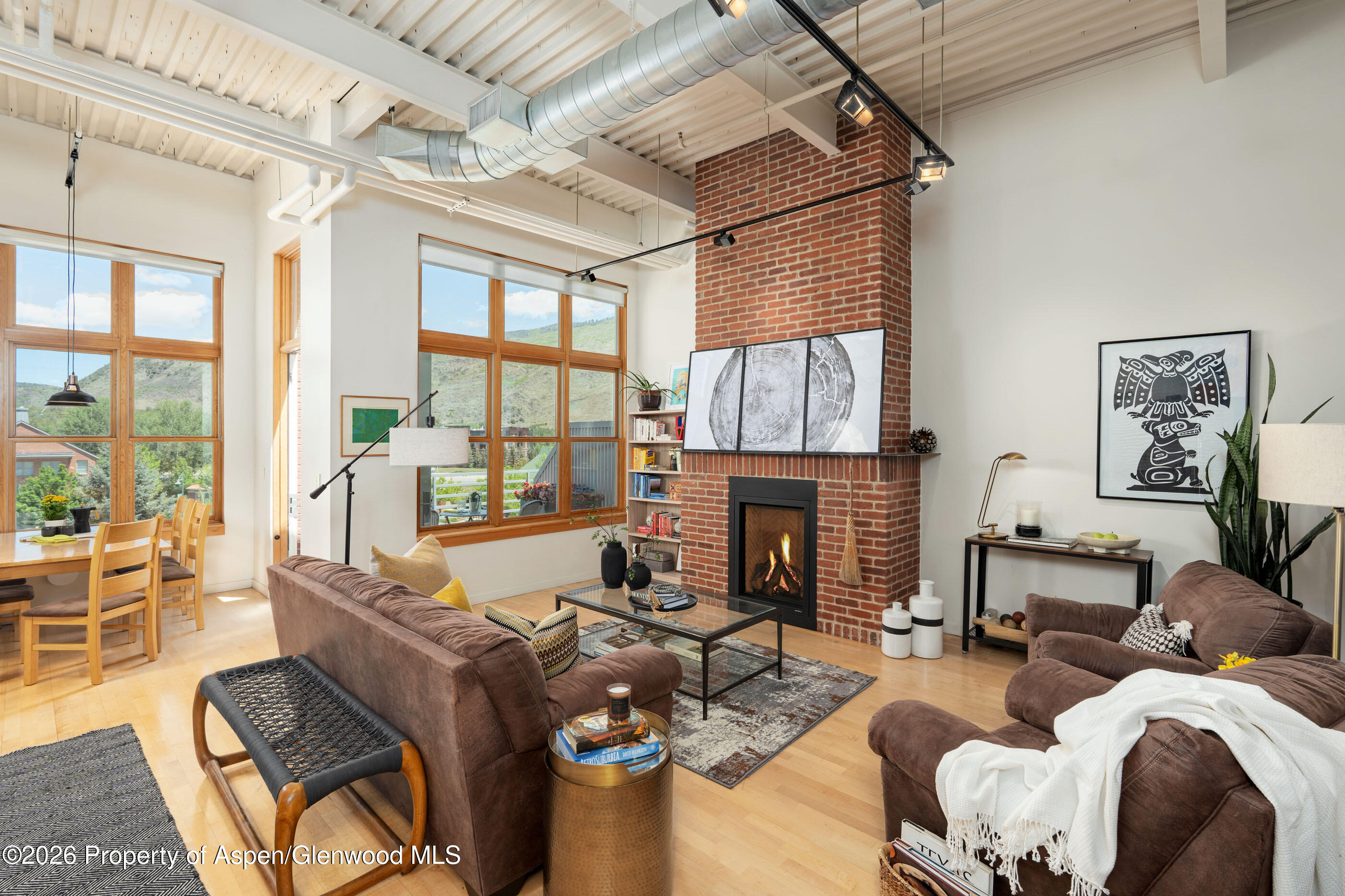 231 Robinson Street 320 — photo