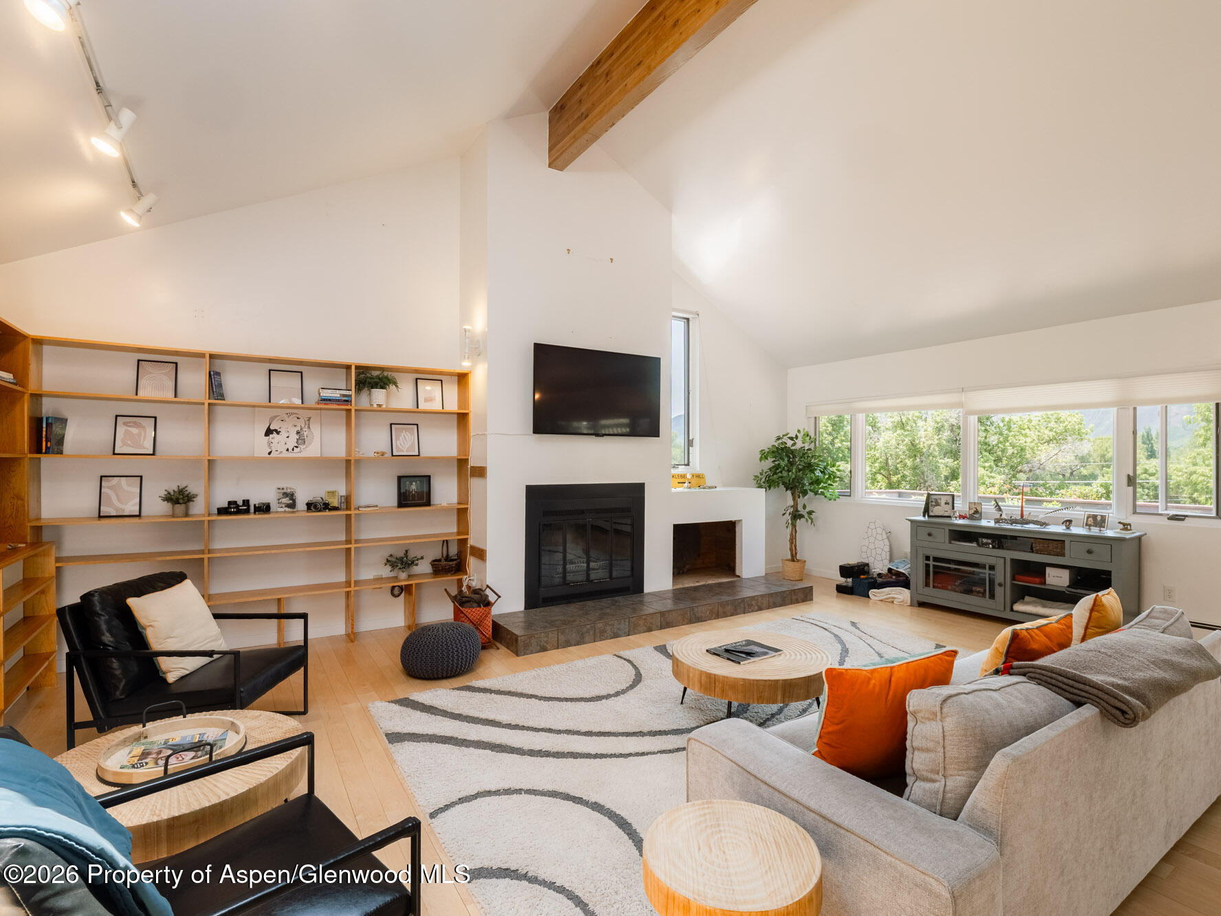 216 E Homestead Drive — photo