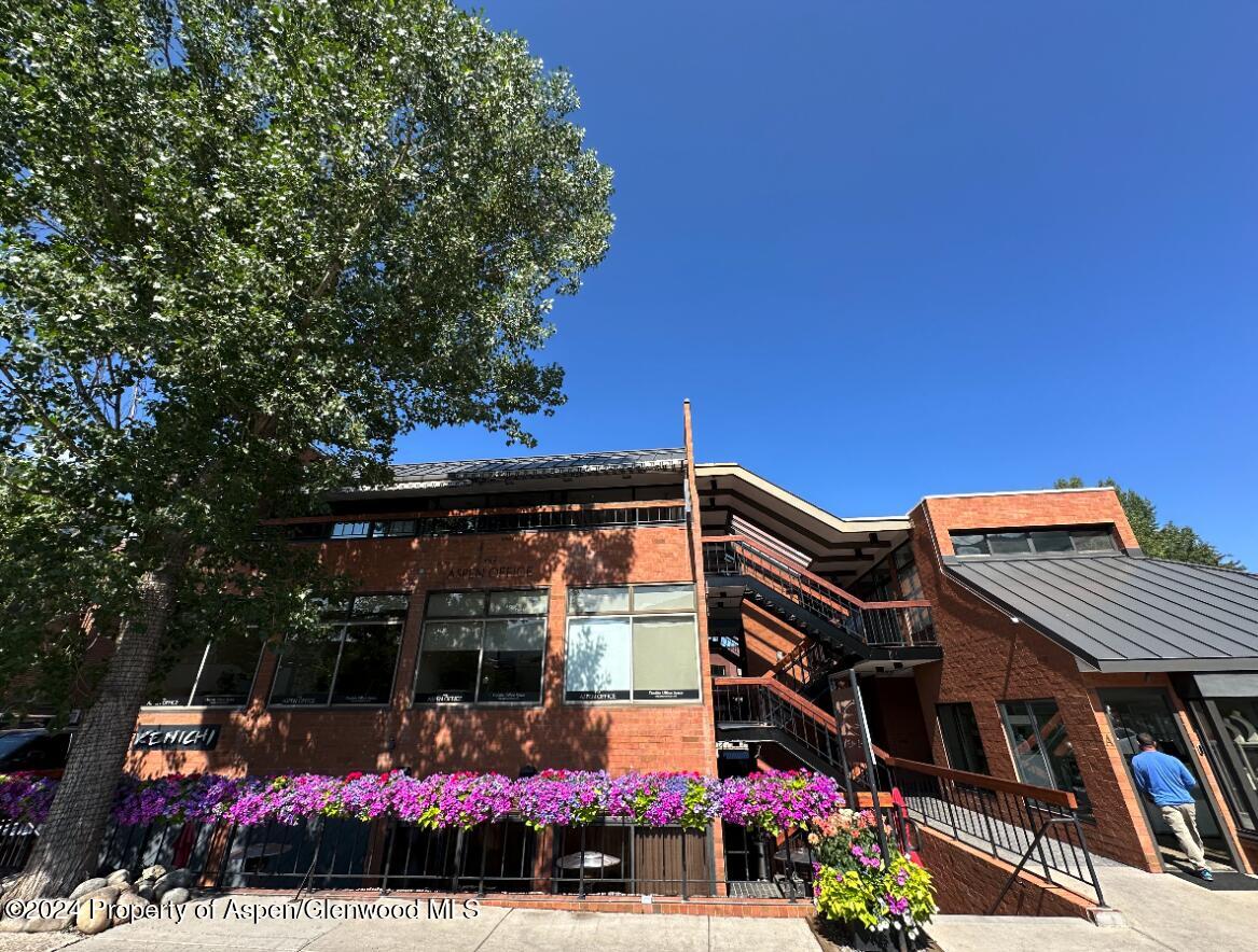 533 E Hopkins Ave 103 — photo