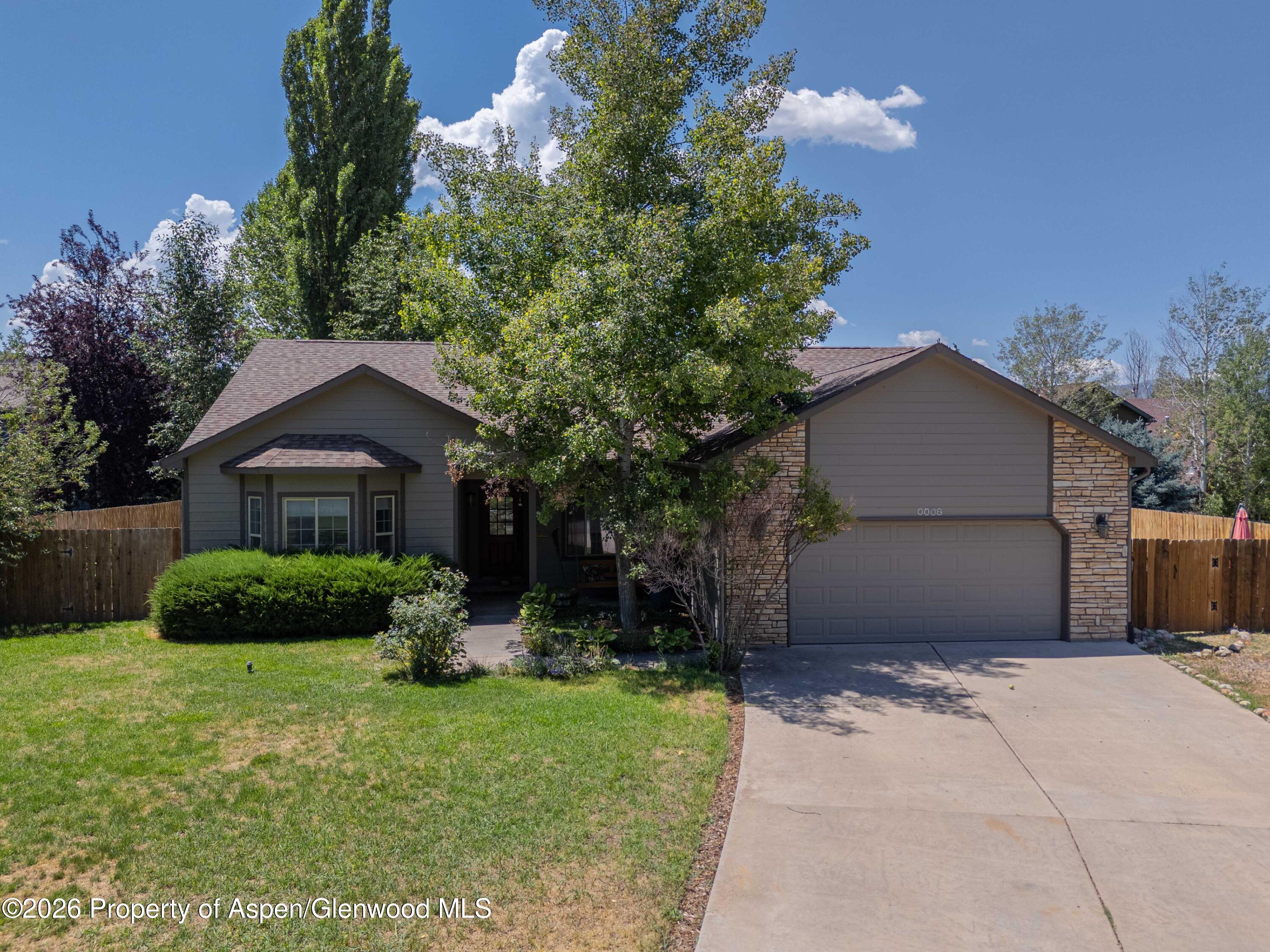 8 Stagecoach Lane — photo