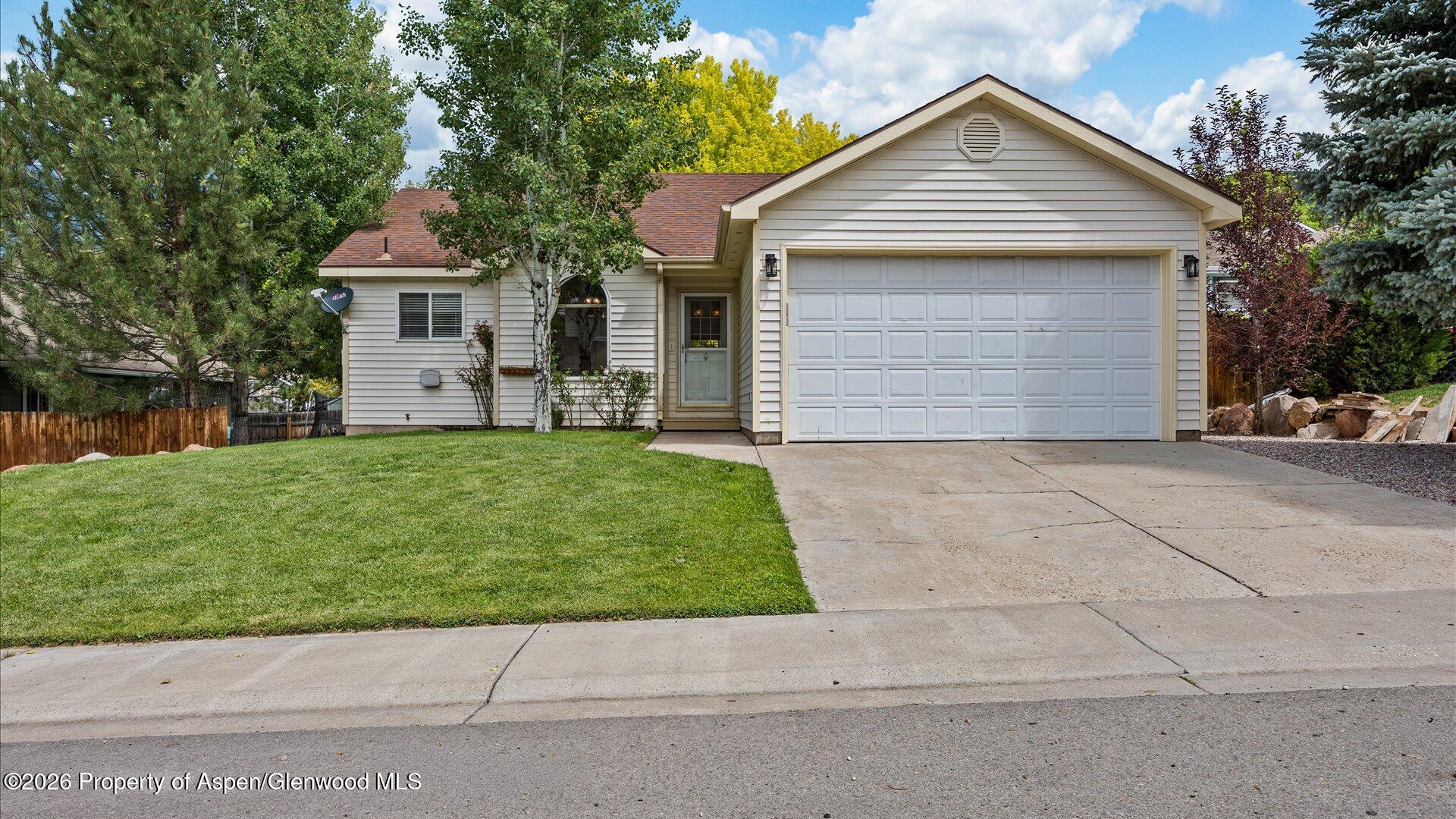 252 Lupine Drive — photo