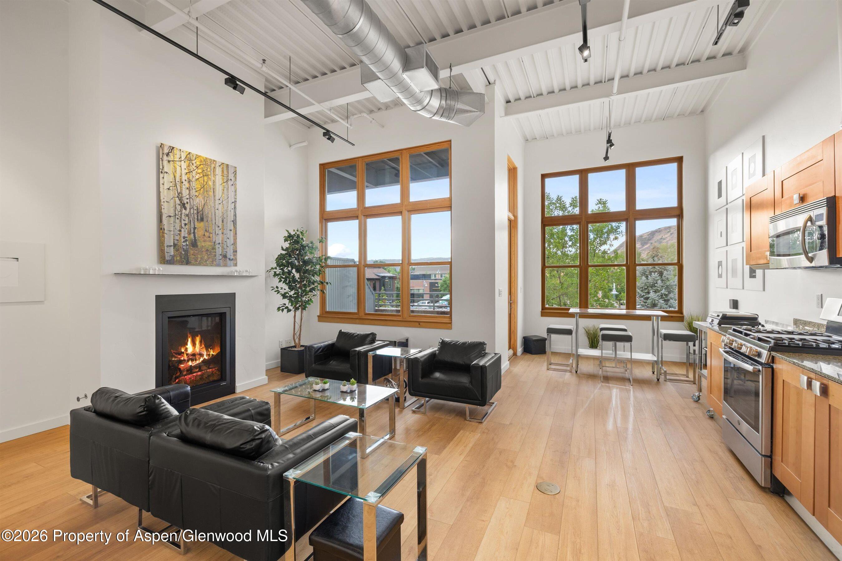 231 Robinson Street 218 — photo