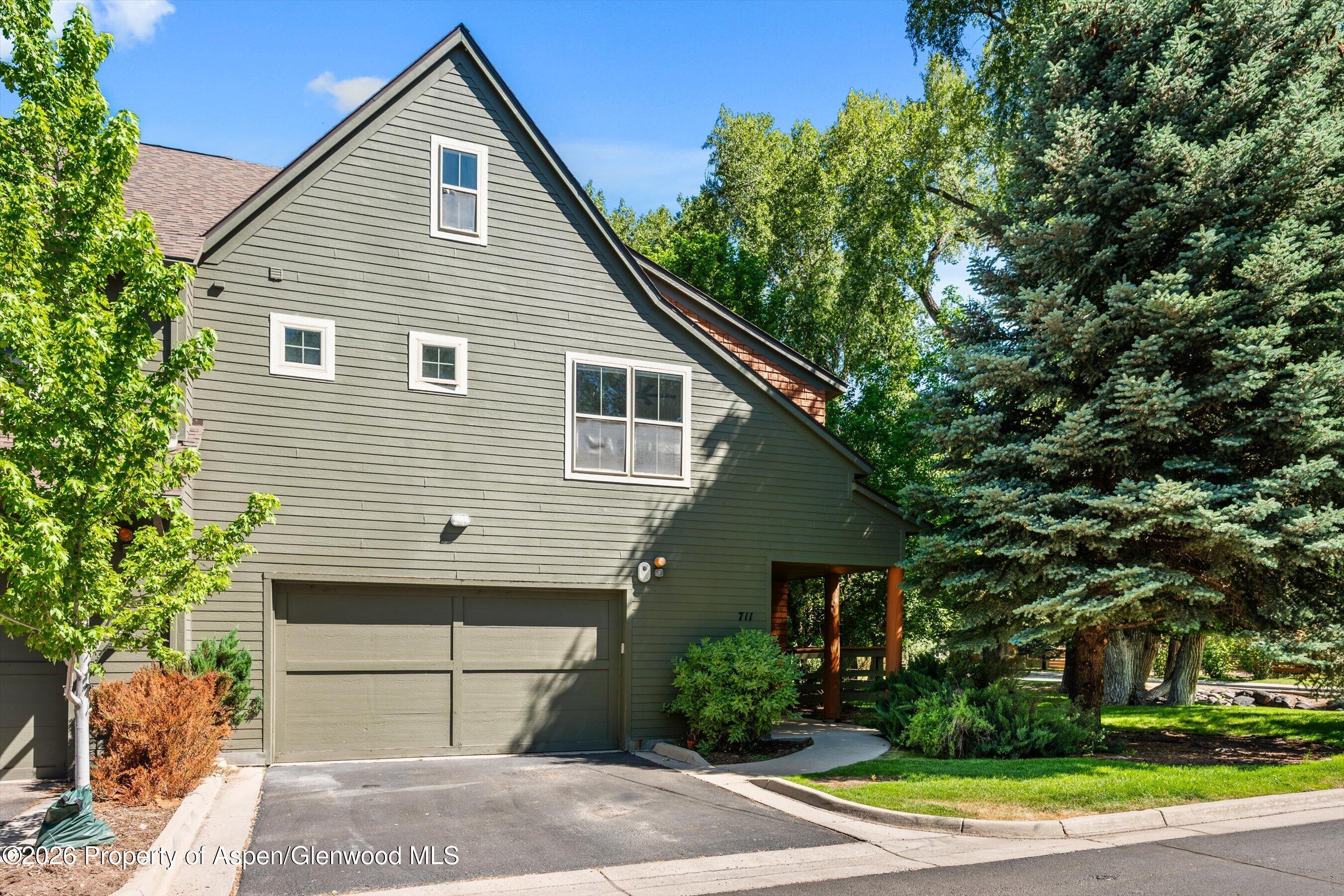 711 Evans Court — photo