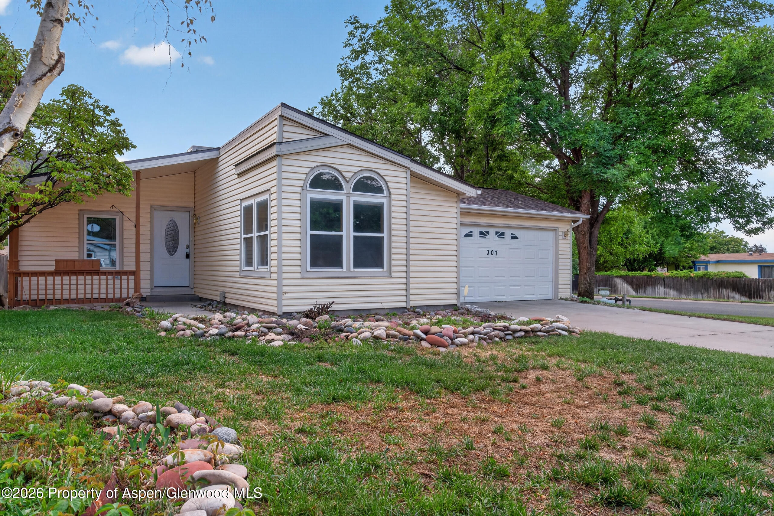 307 E Tamarack Circle — photo