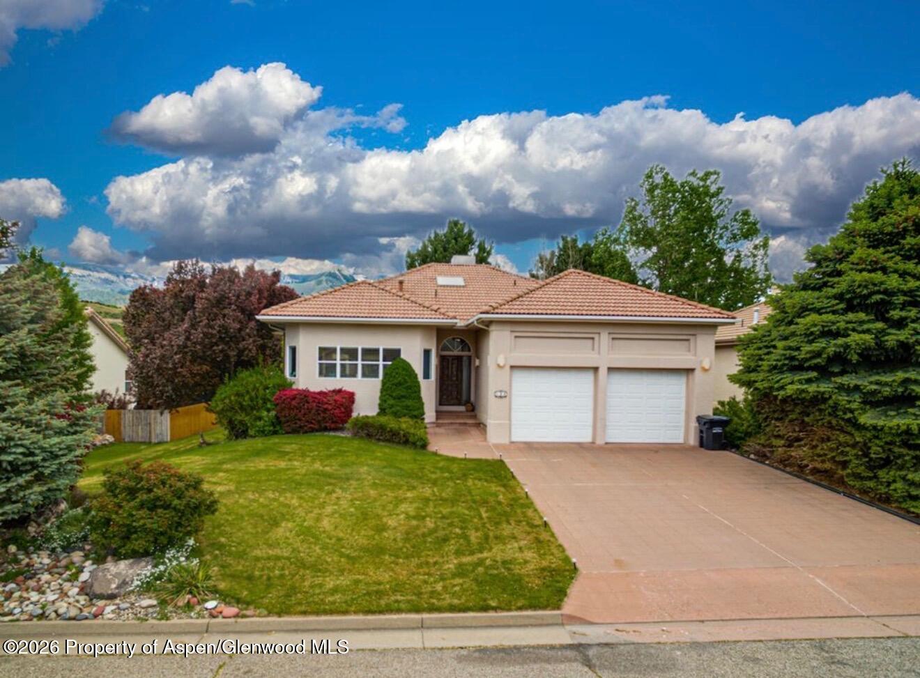 33 Ridge View Place — photo