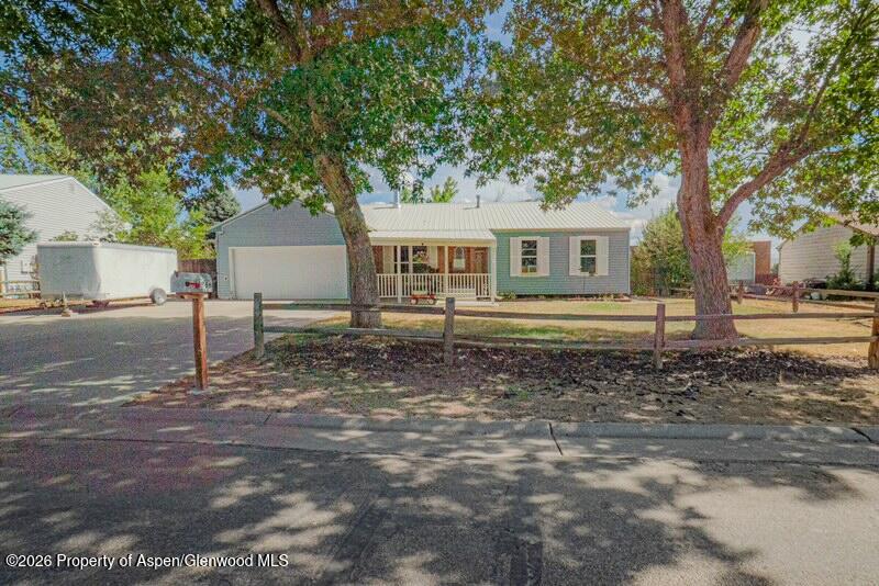 1266 Crest Drive — photo