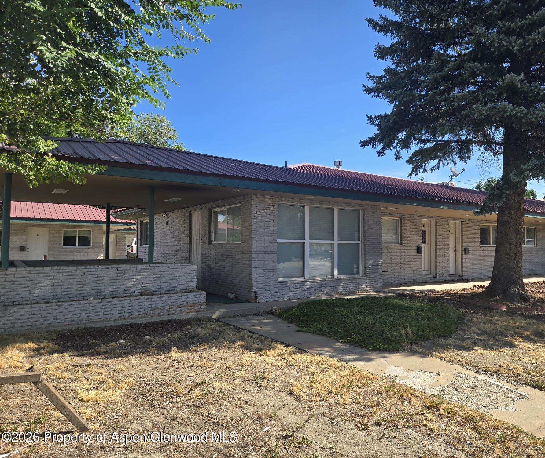 205 E Victory Way — photo