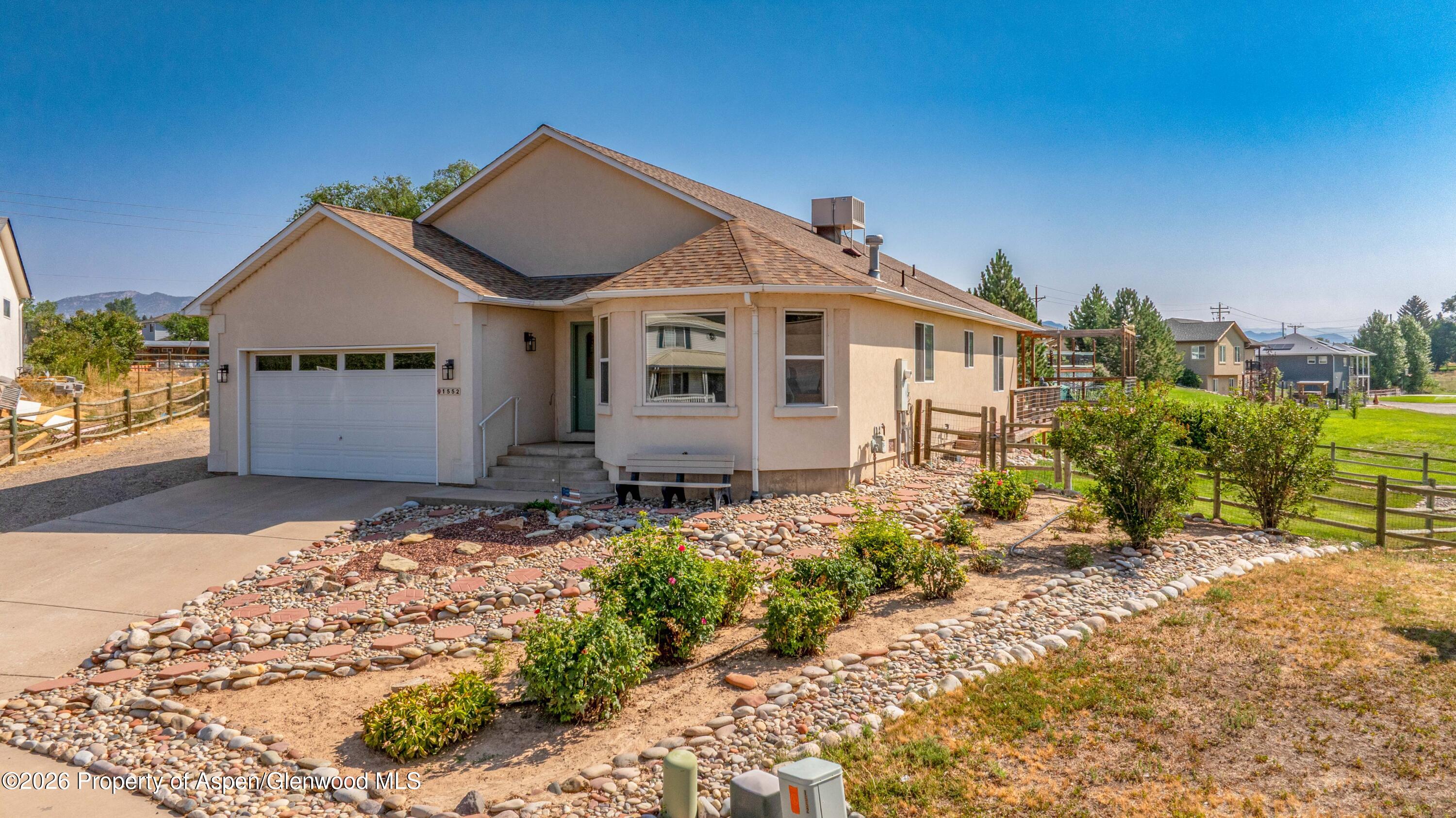 1552 Graham Court — photo