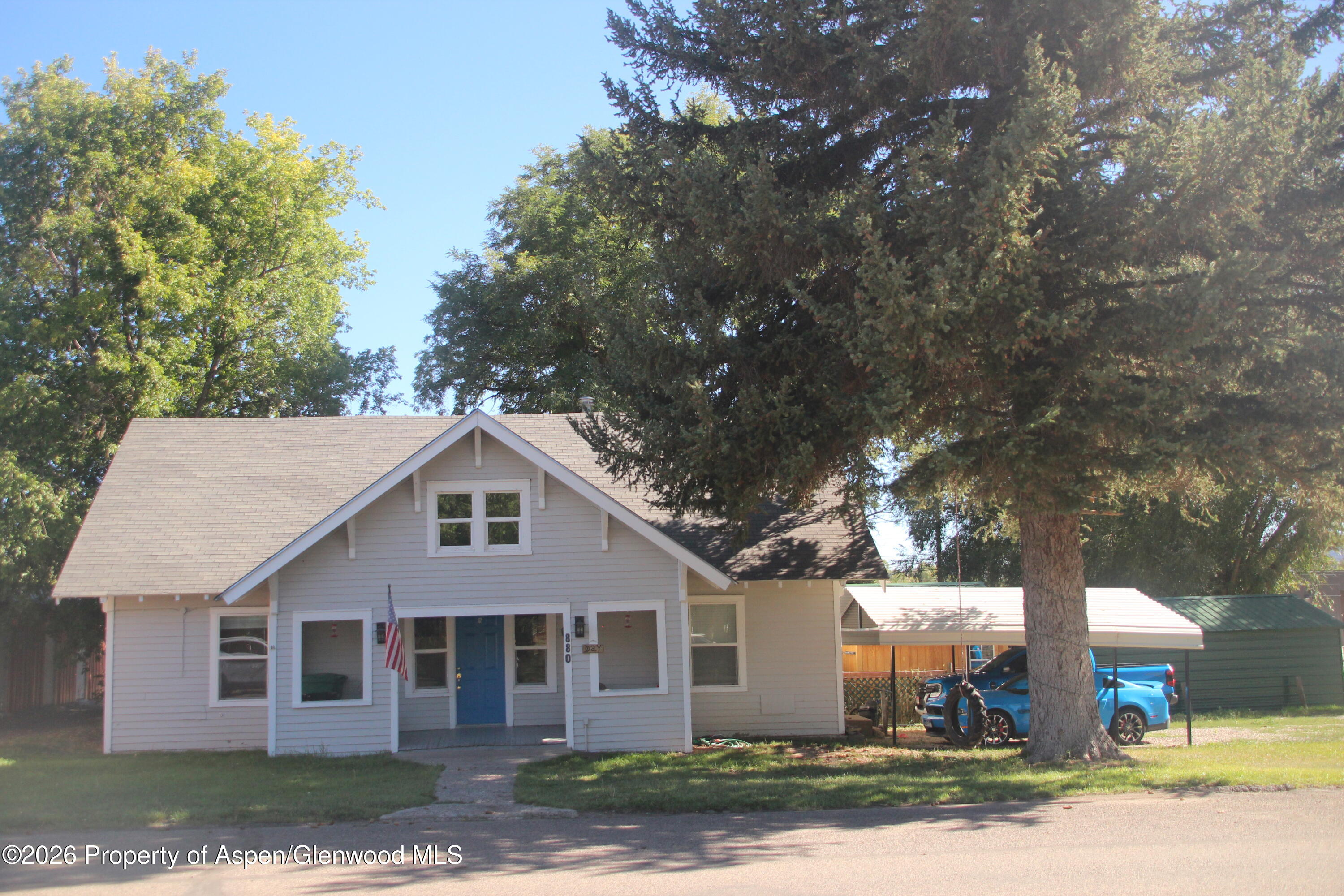 880 Main Street — photo