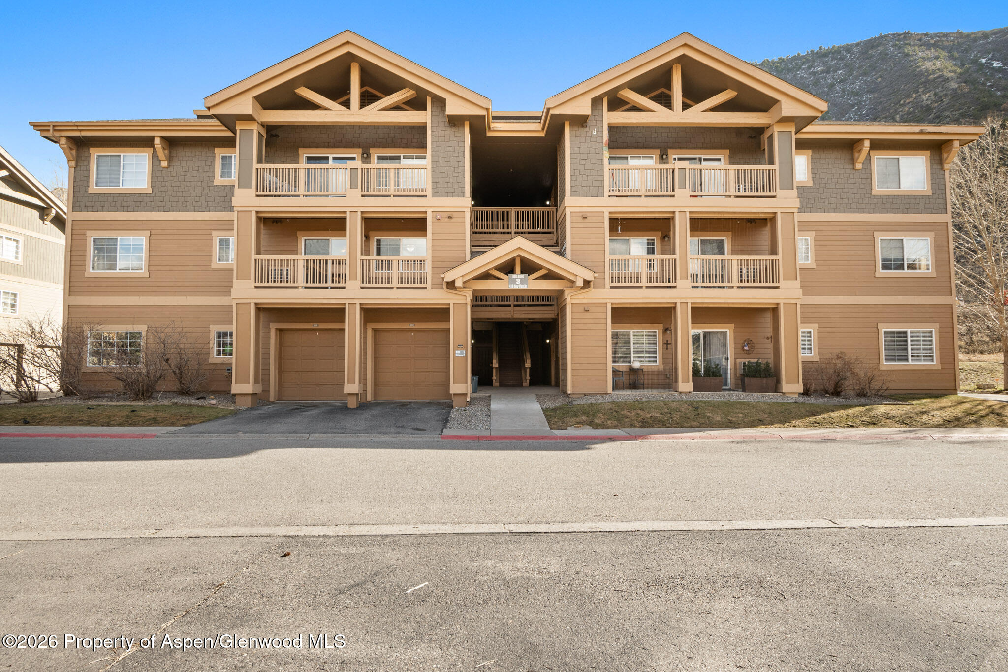 410 River View Drive 305 — photo