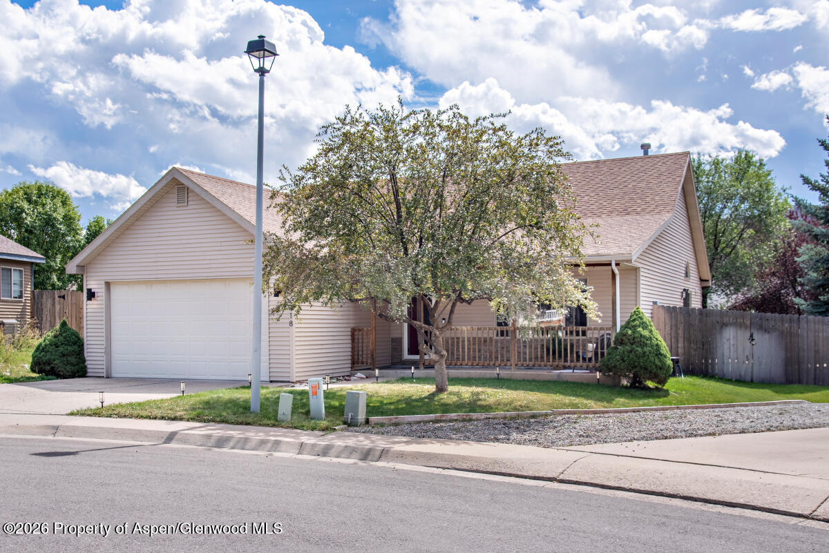 318 Mesquite Court — photo