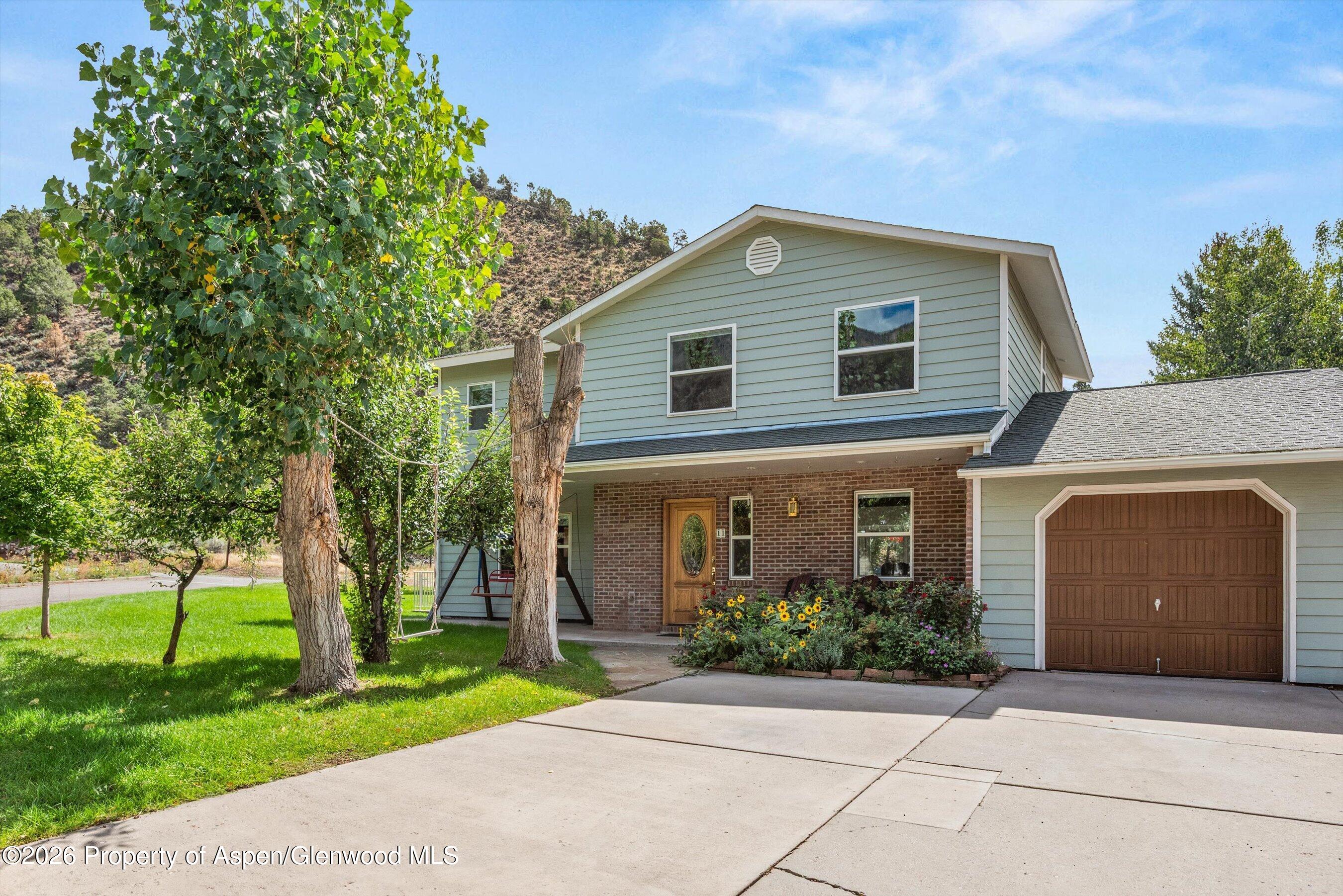 11 Riversedge Court — photo