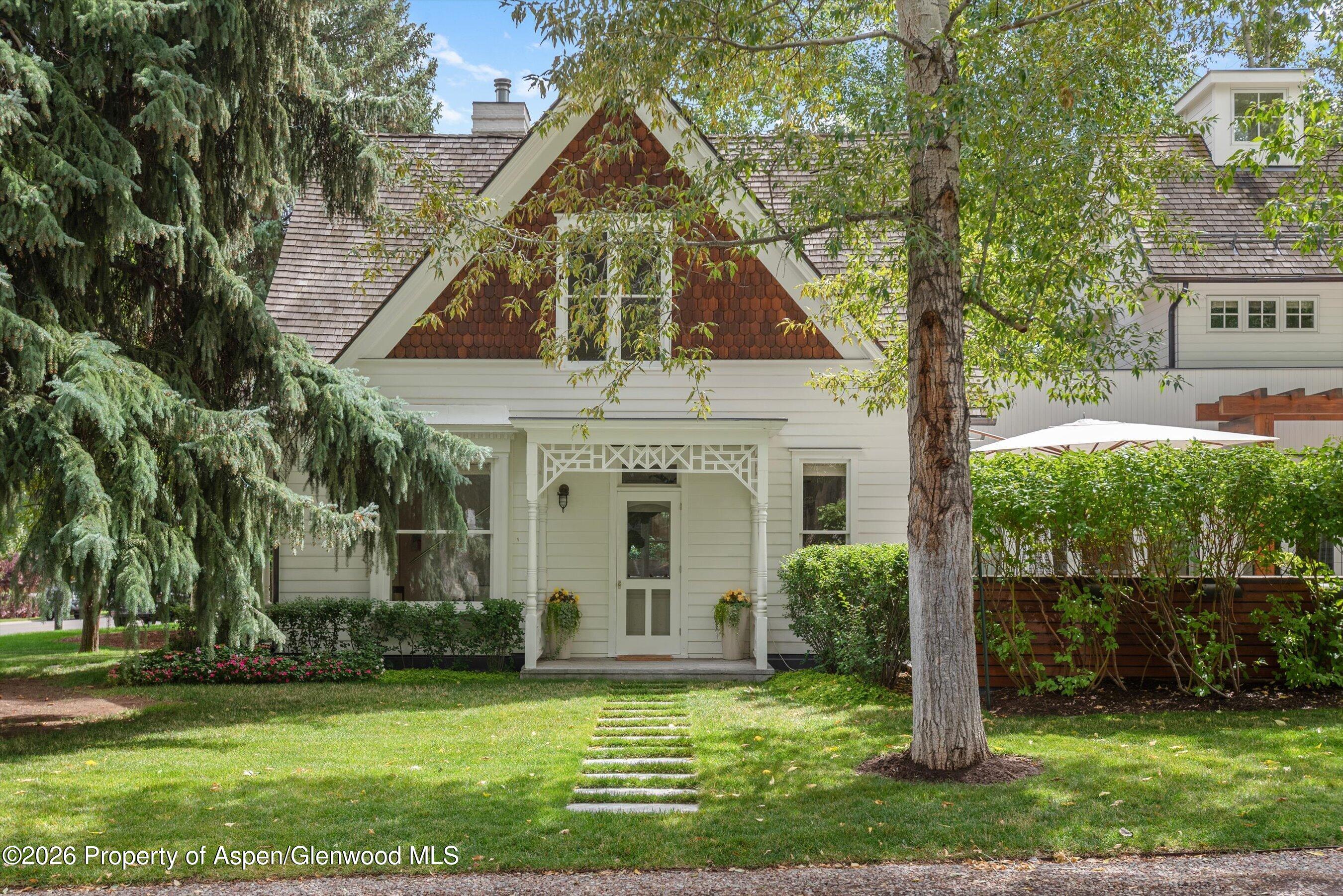 629 W Smuggler Street — photo
