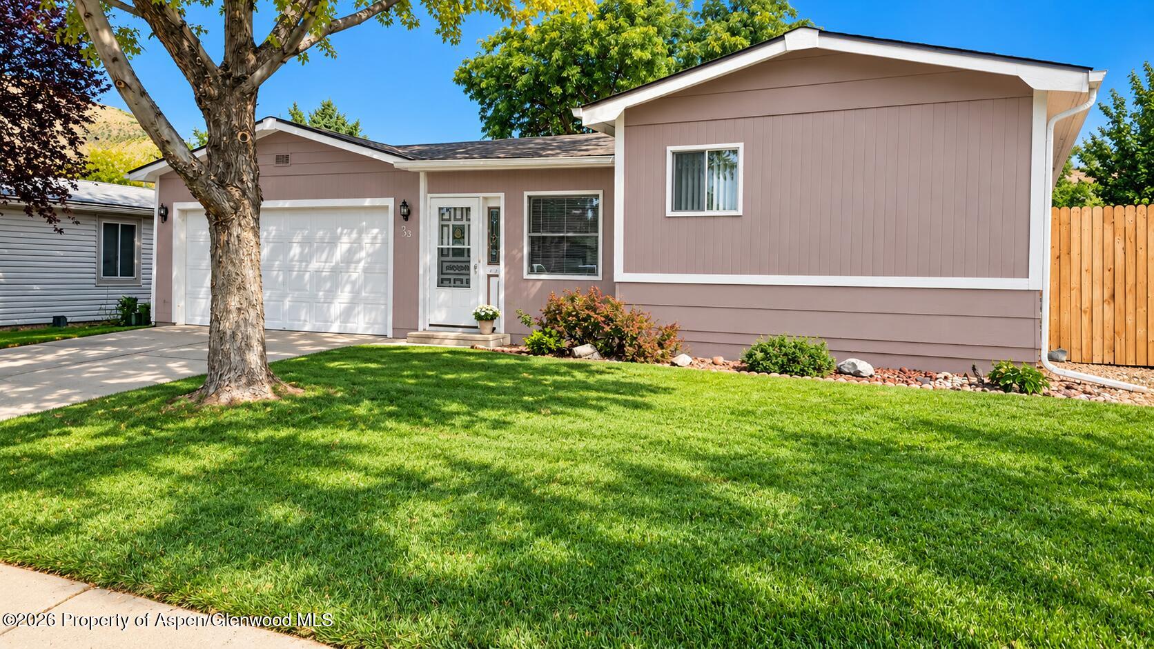 33 W Tamarack Circle — photo