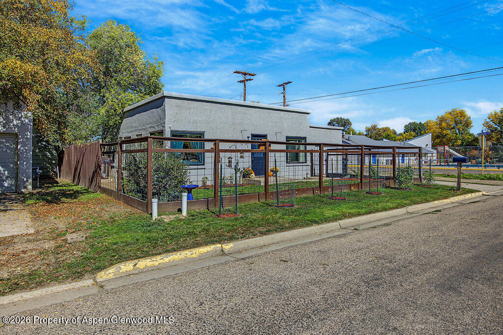 315 E 6th Street — photo