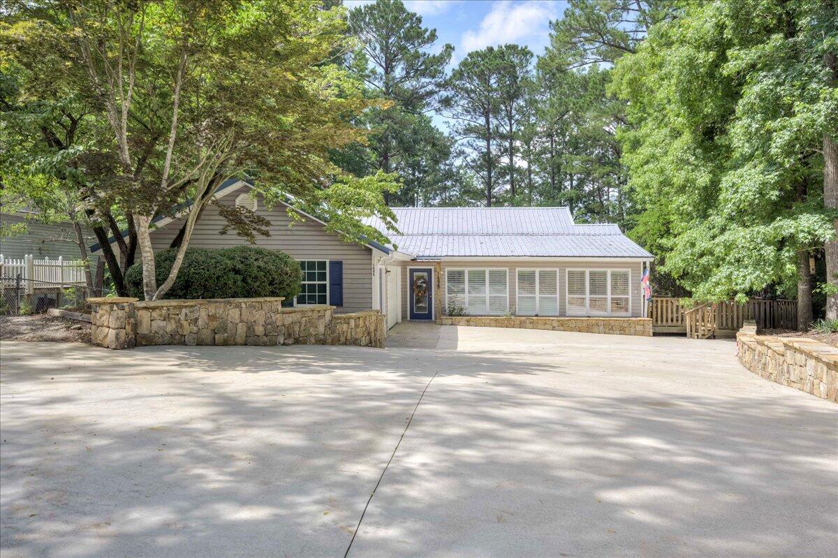 1695 Buckhead Drive — photo