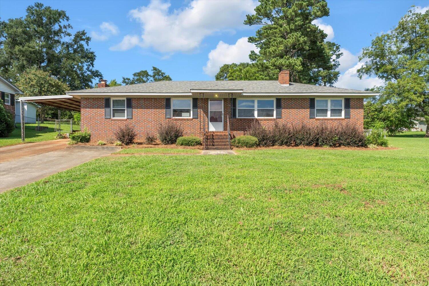 815 Hillcrest Drive — photo