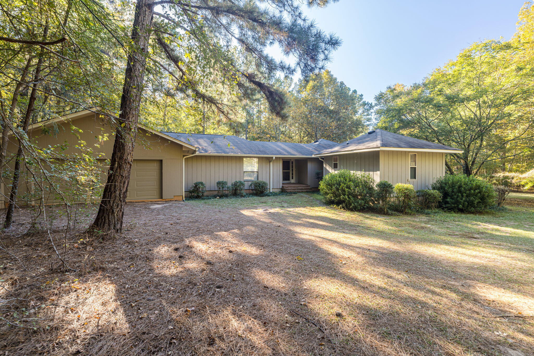 6768 Cobbham Road — photo