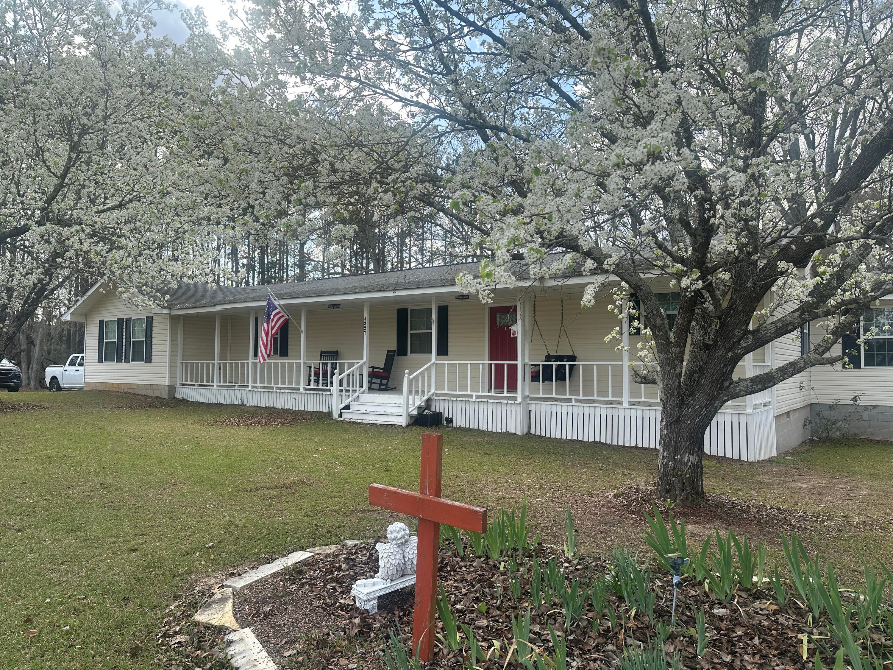4327 Iron Hill Road — photo