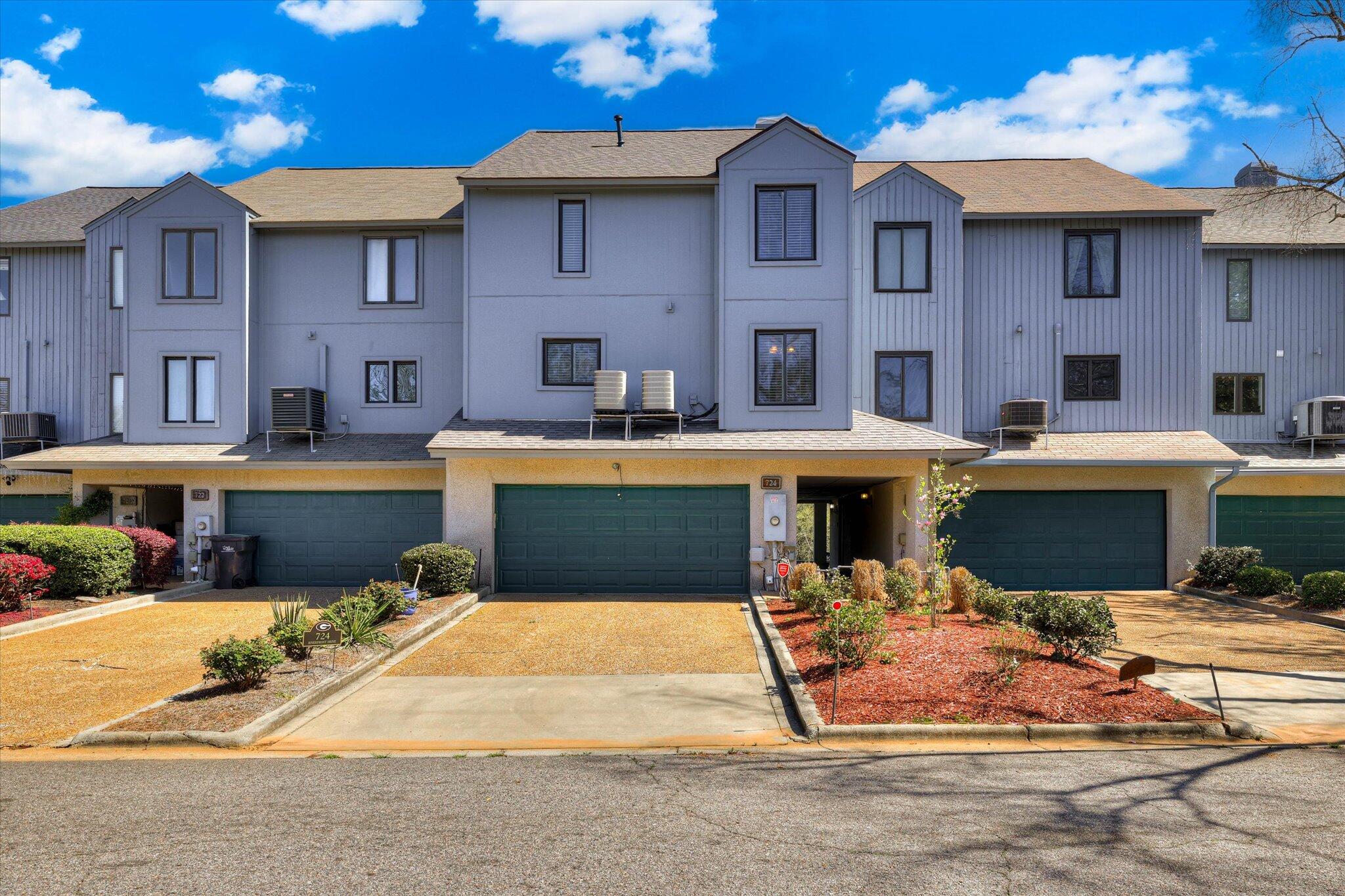 724 Riverfront Drive — photo