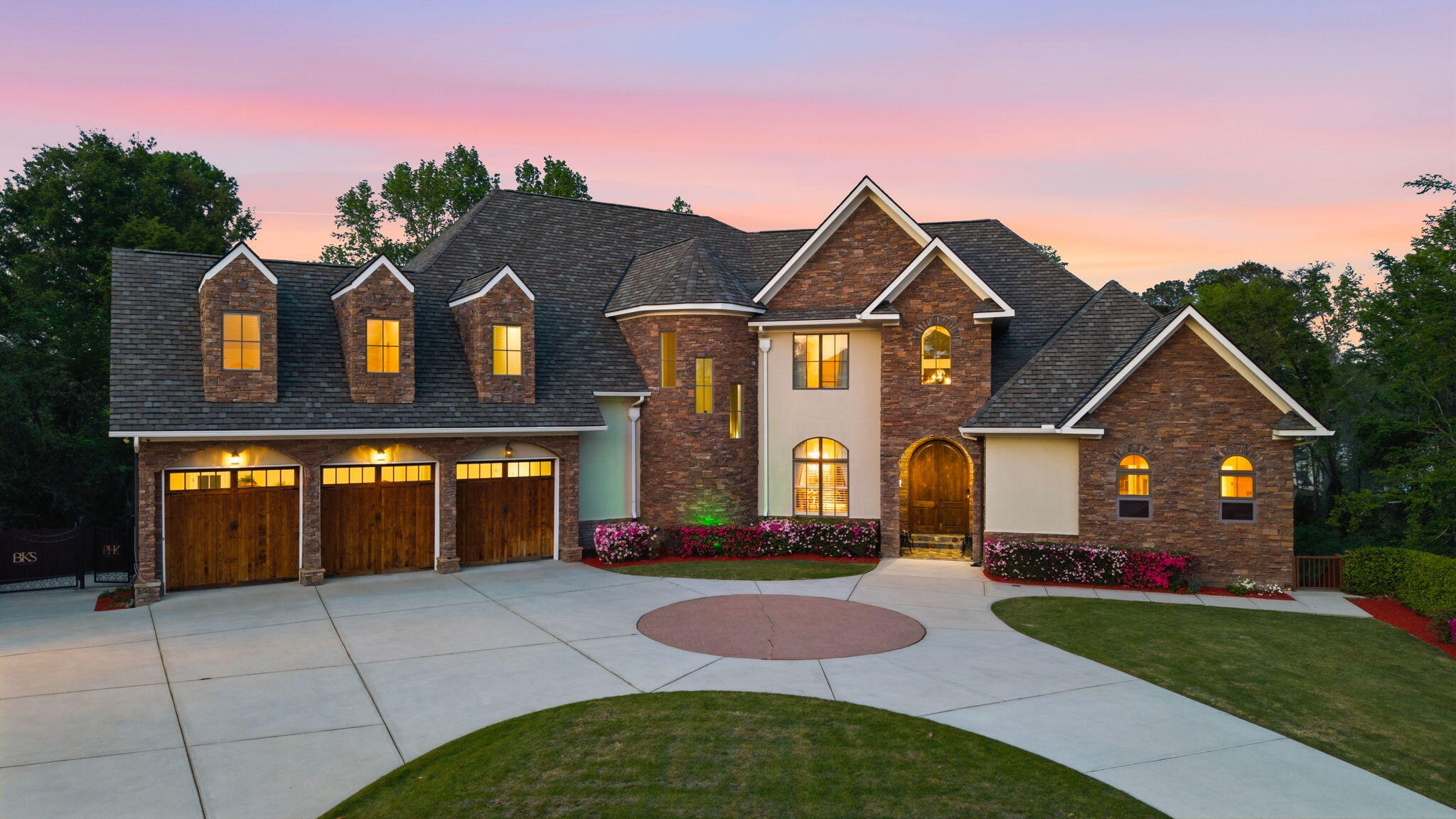 4018 Firethorn Court — photo