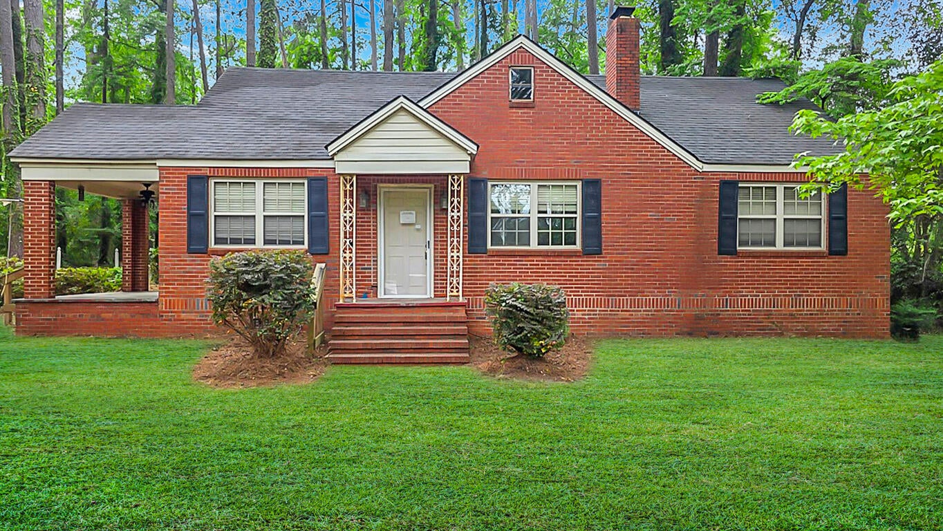 819 Hillcrest Drive — photo
