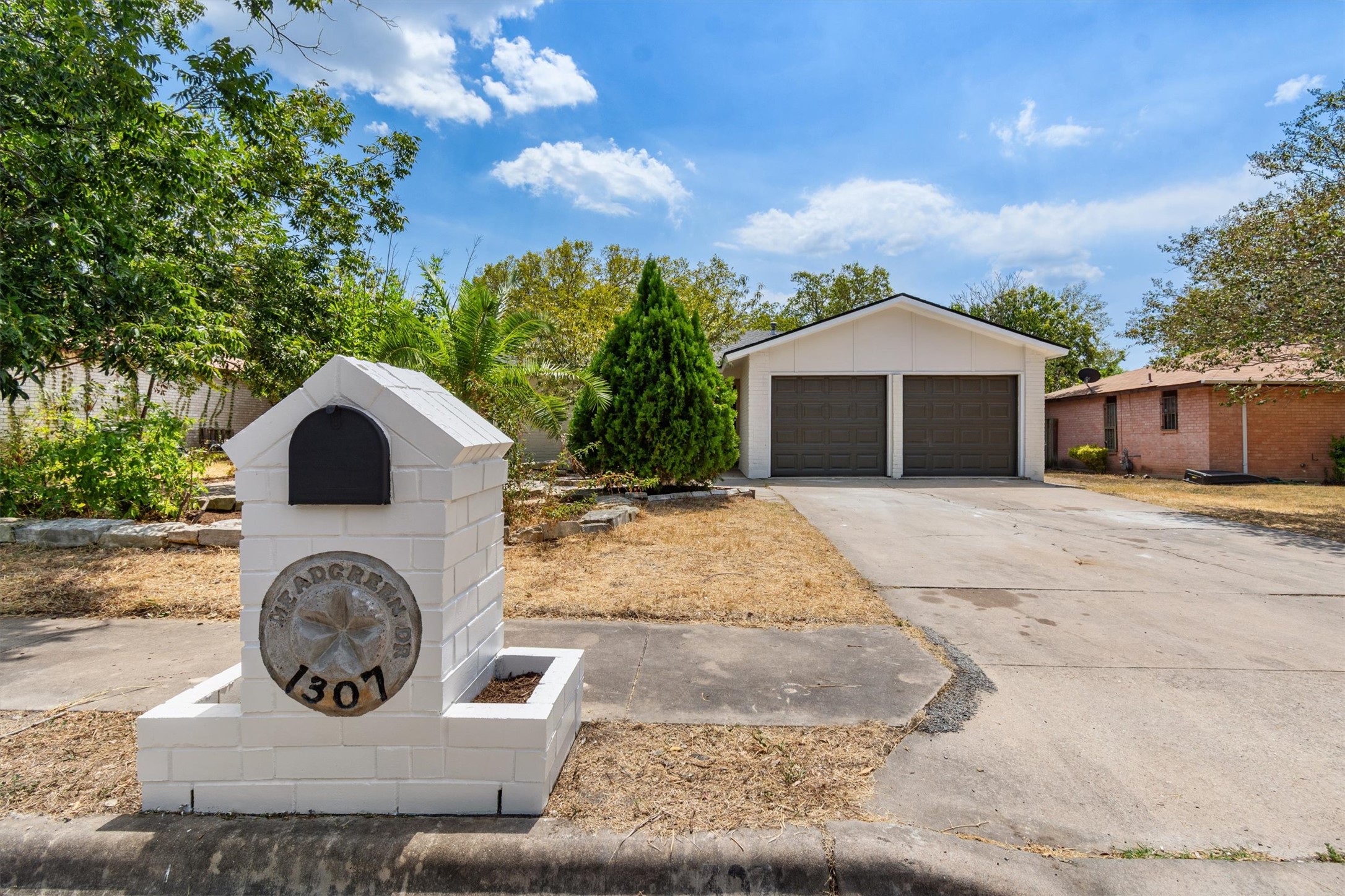 1307 Meadgreen Dr — photo
