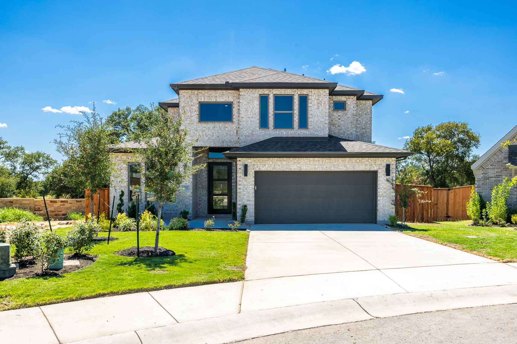 717 Estacado Ln — photo