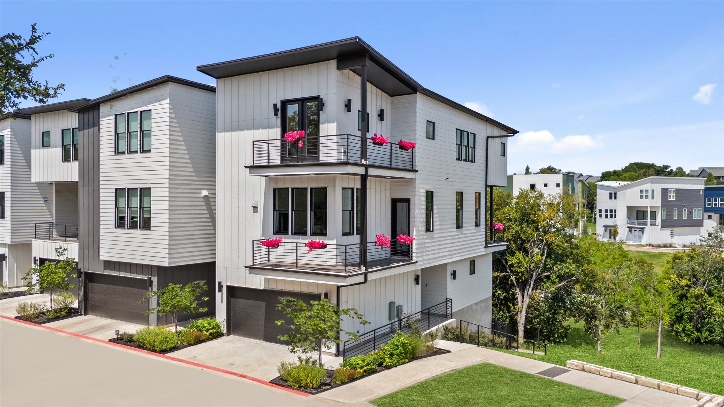 4916 Meller Gdns — photo