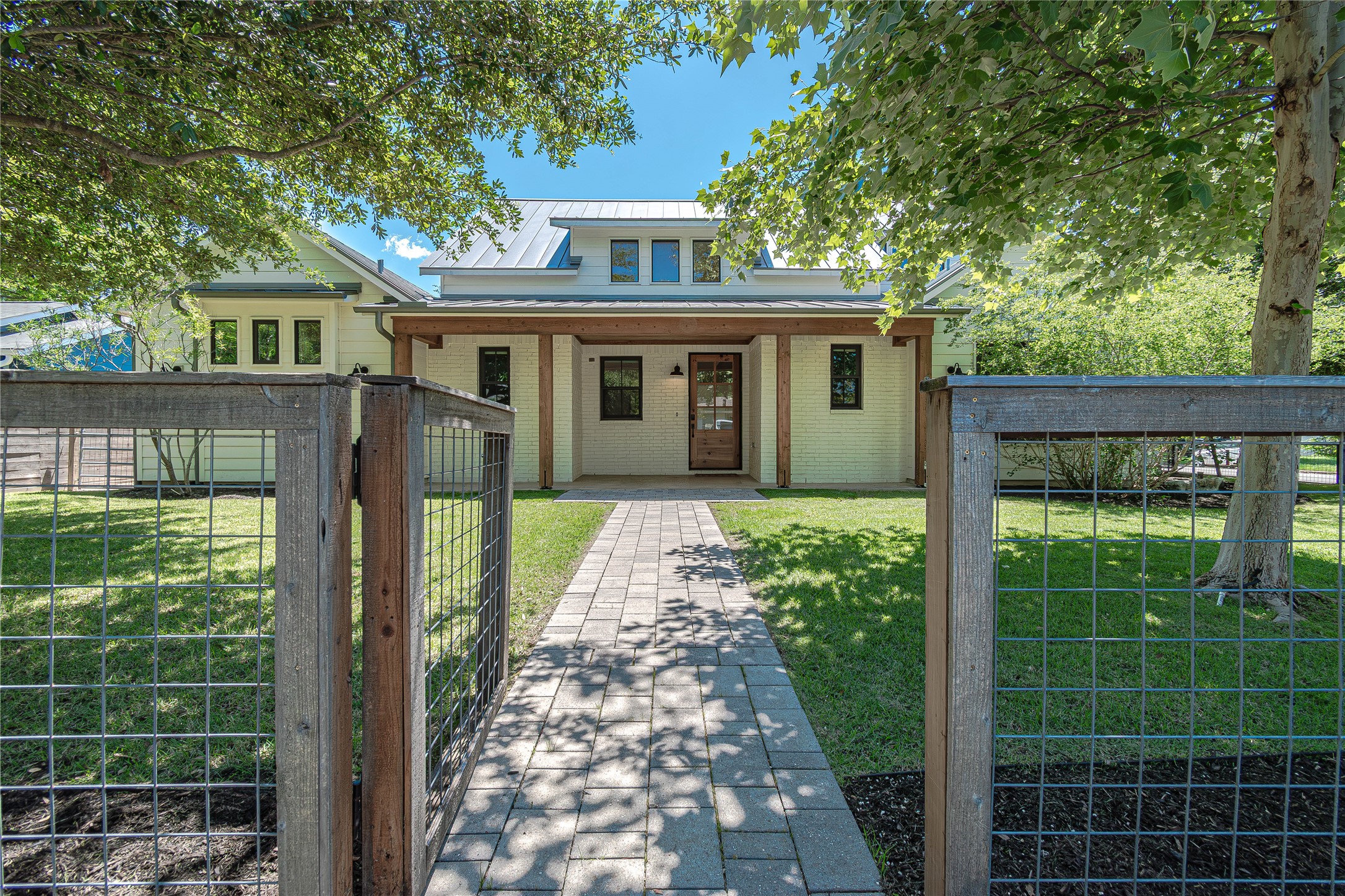 5805 Chesterfield Ave — photo
