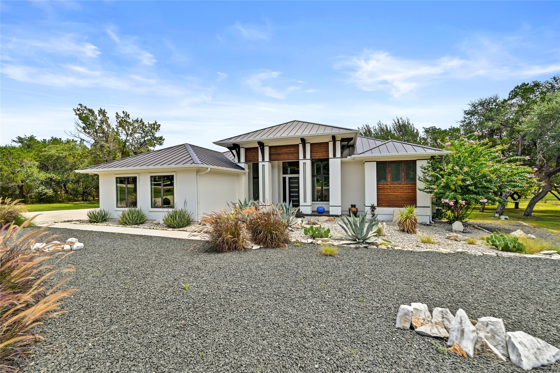 1121 Covered Bridge Dr — photo