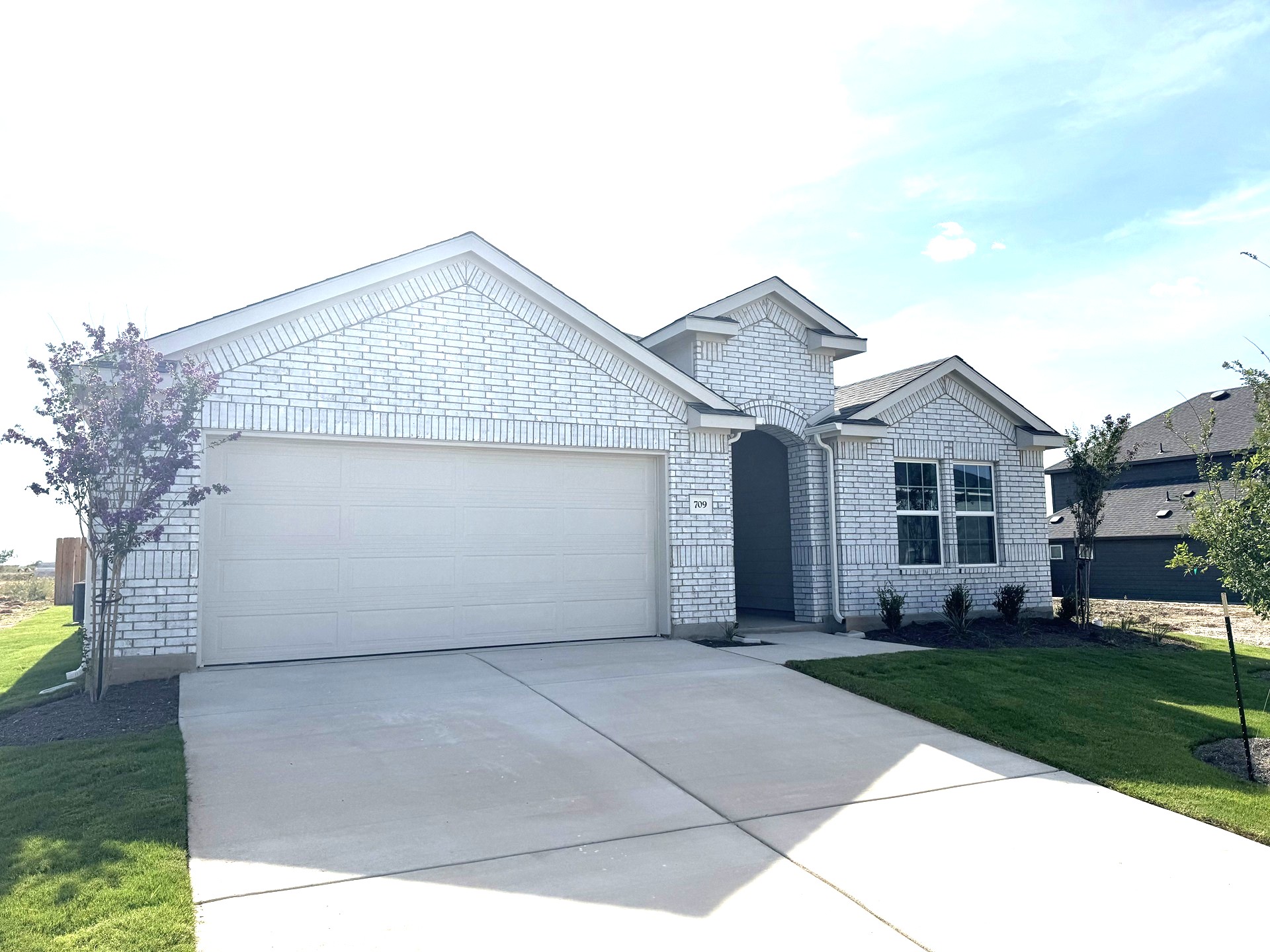 709 Red Wolf Drive, Jarrell, TX 76537 — photo 2